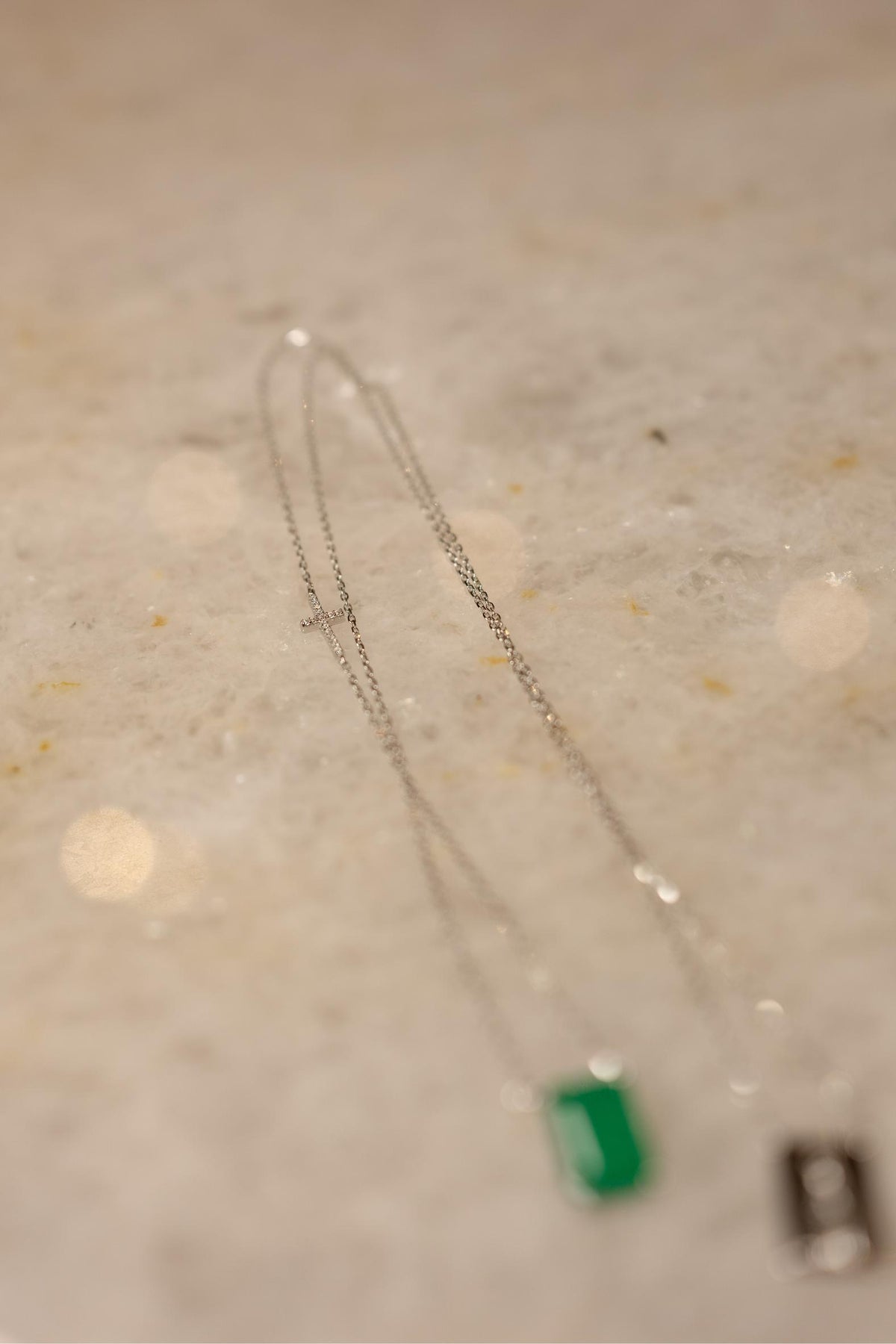 Colar Escapulário Nossa Senhora Aparecida Esmeralda Prata 925 Ródio Branco