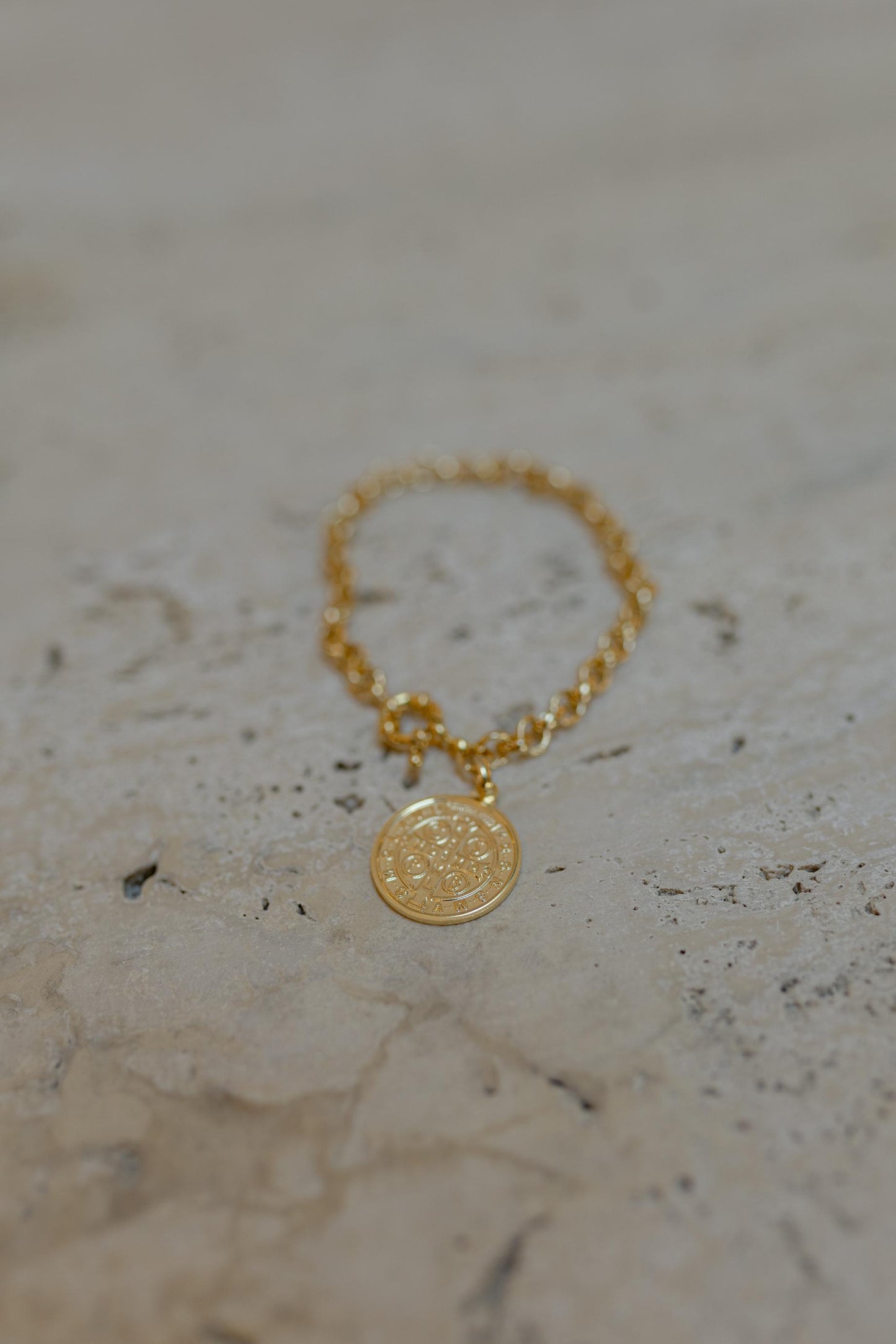 Pulseira Elos Português e Medalha de São Bento Dourado