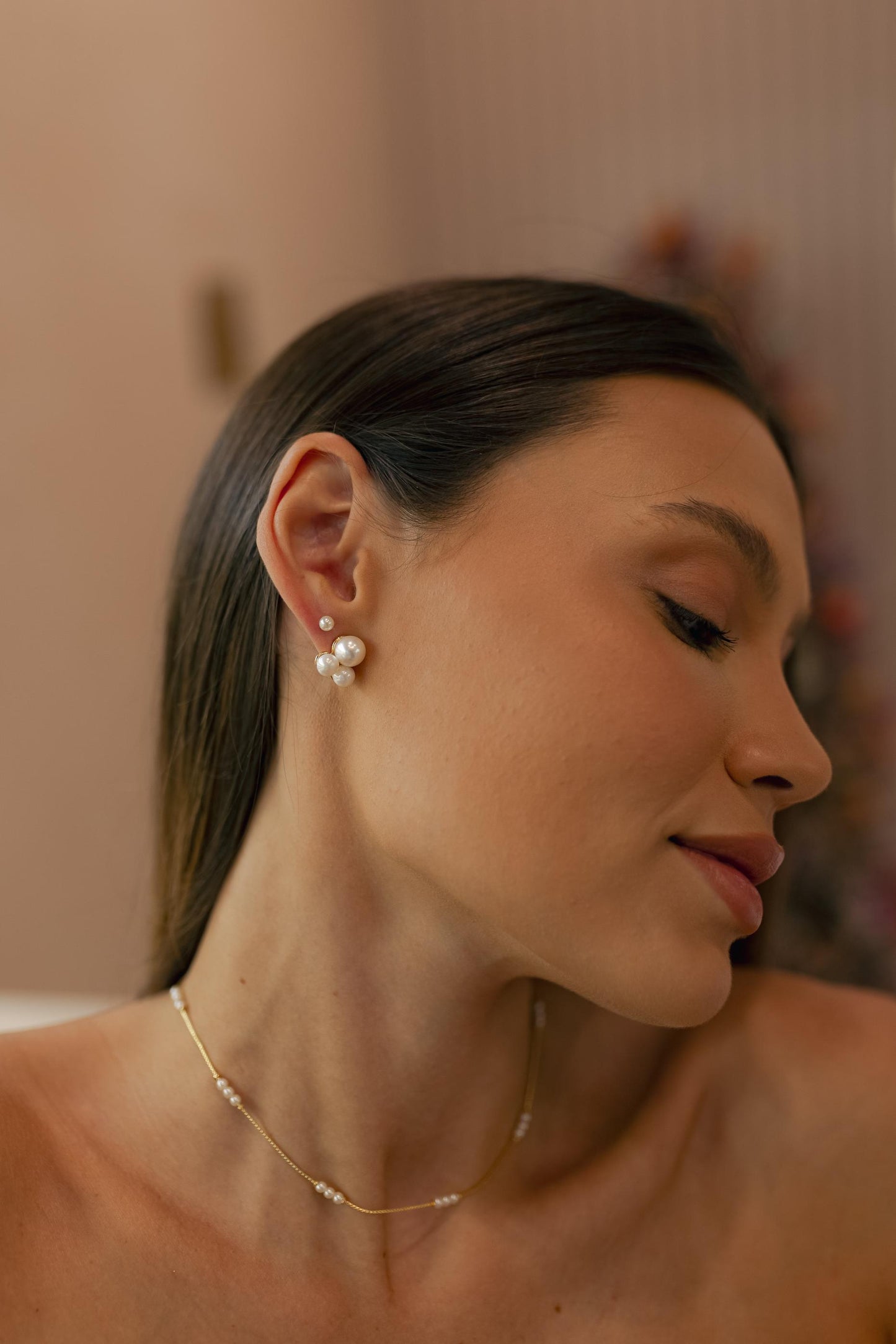 Colar Choker com Detalhes de Pérolas Ouro