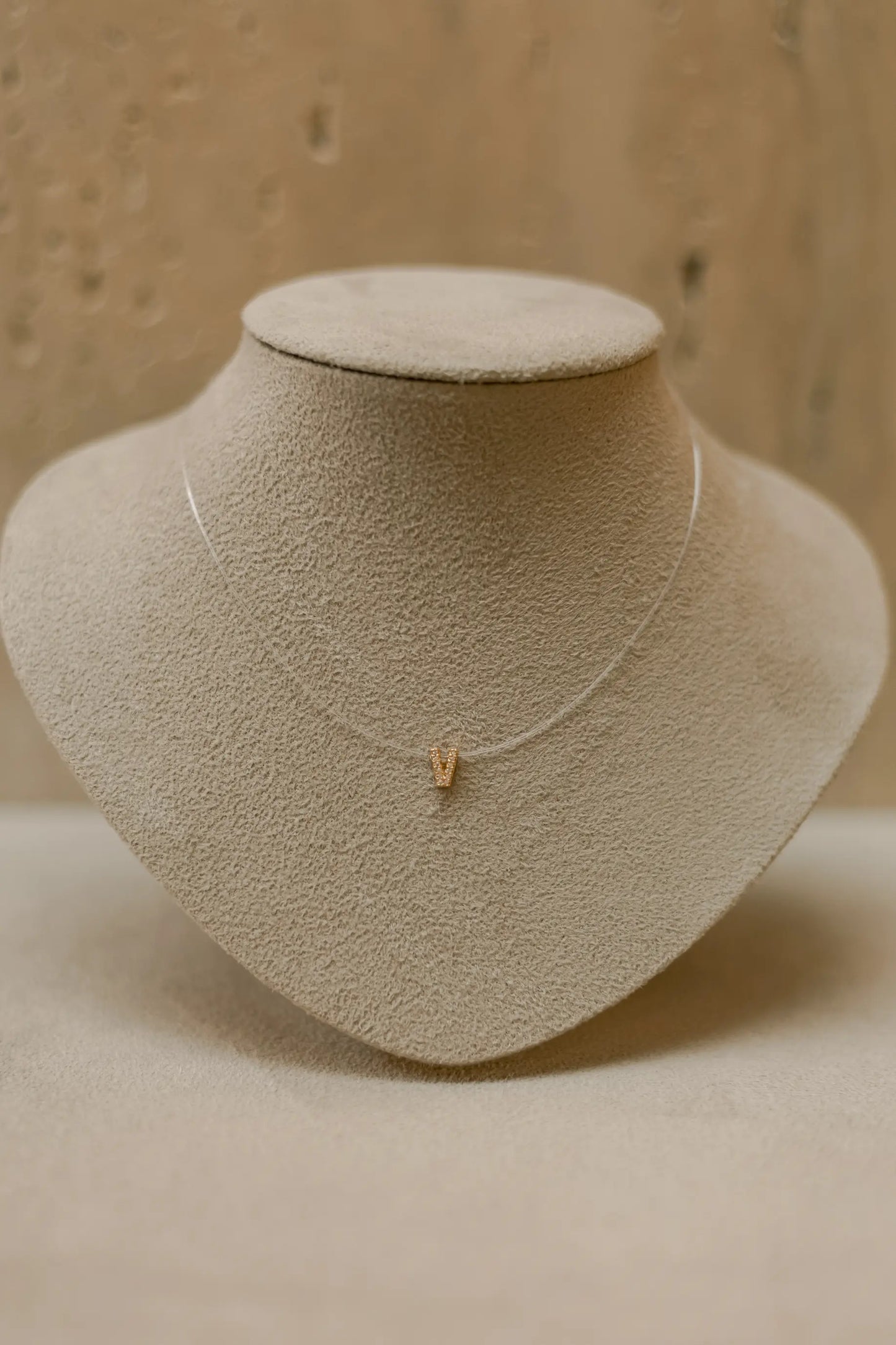 Colar Nylon com Letra Cravejada Dourado