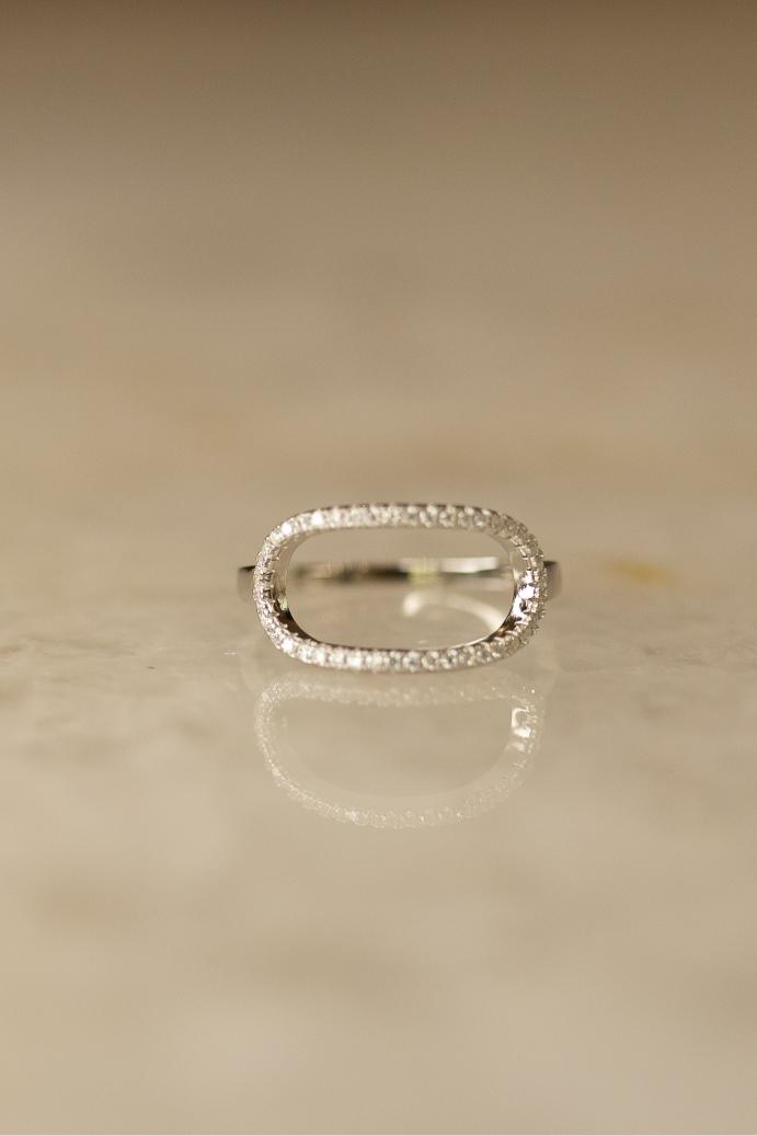 Anel Oval Vazado Cravejado Moissanite Prata 925 Ródio Branco