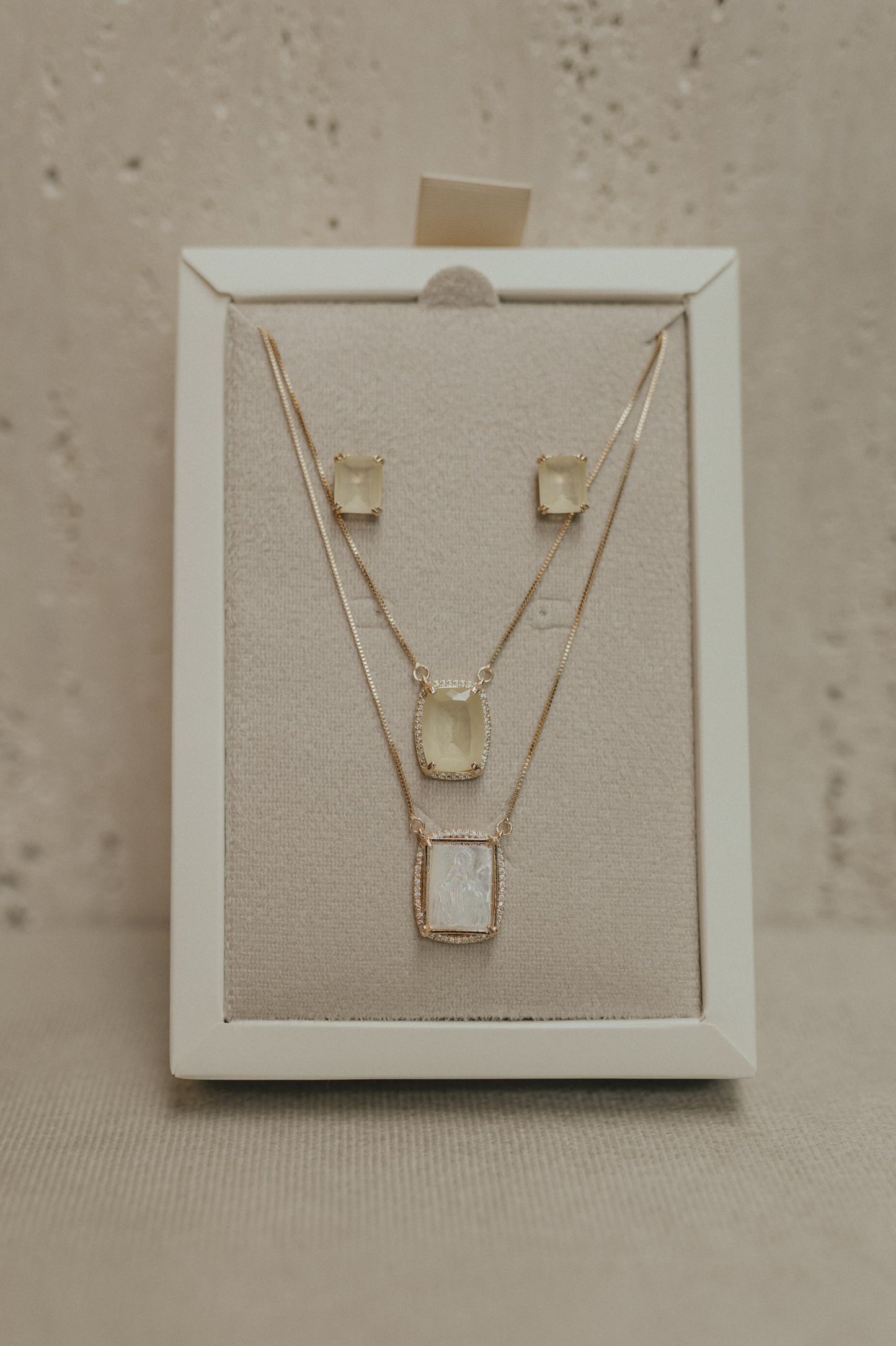 Brinco Solitário Retangular Safira Amarela Dourado