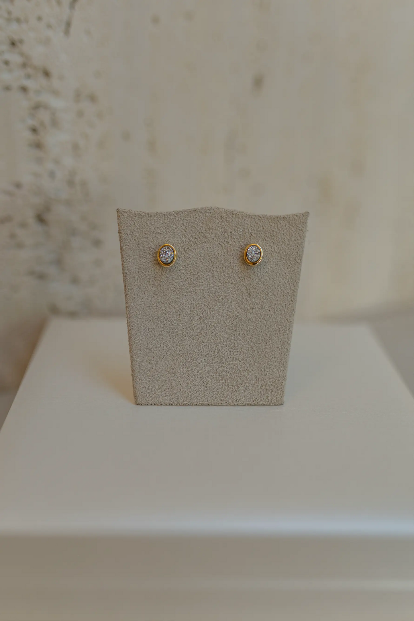 Brinco Solitário Oval Drusa Platina