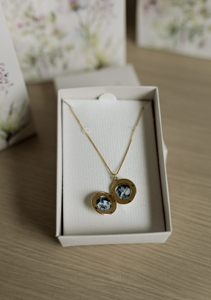 Colar Relicário Personalizado com 2 Fotos | Liso Banho Ouro 18k