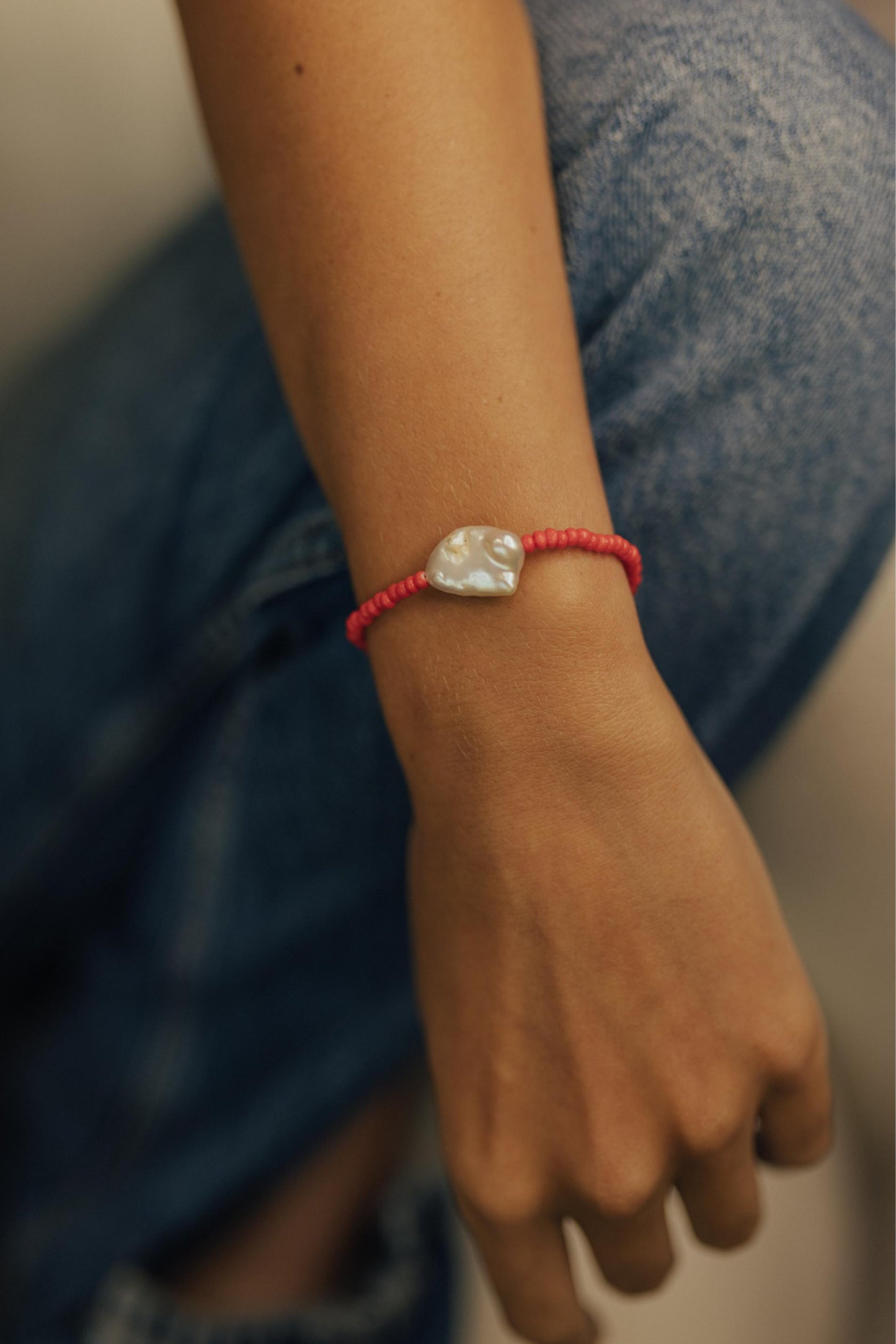 Pulseira Colorida Pérola Barroca Dourado