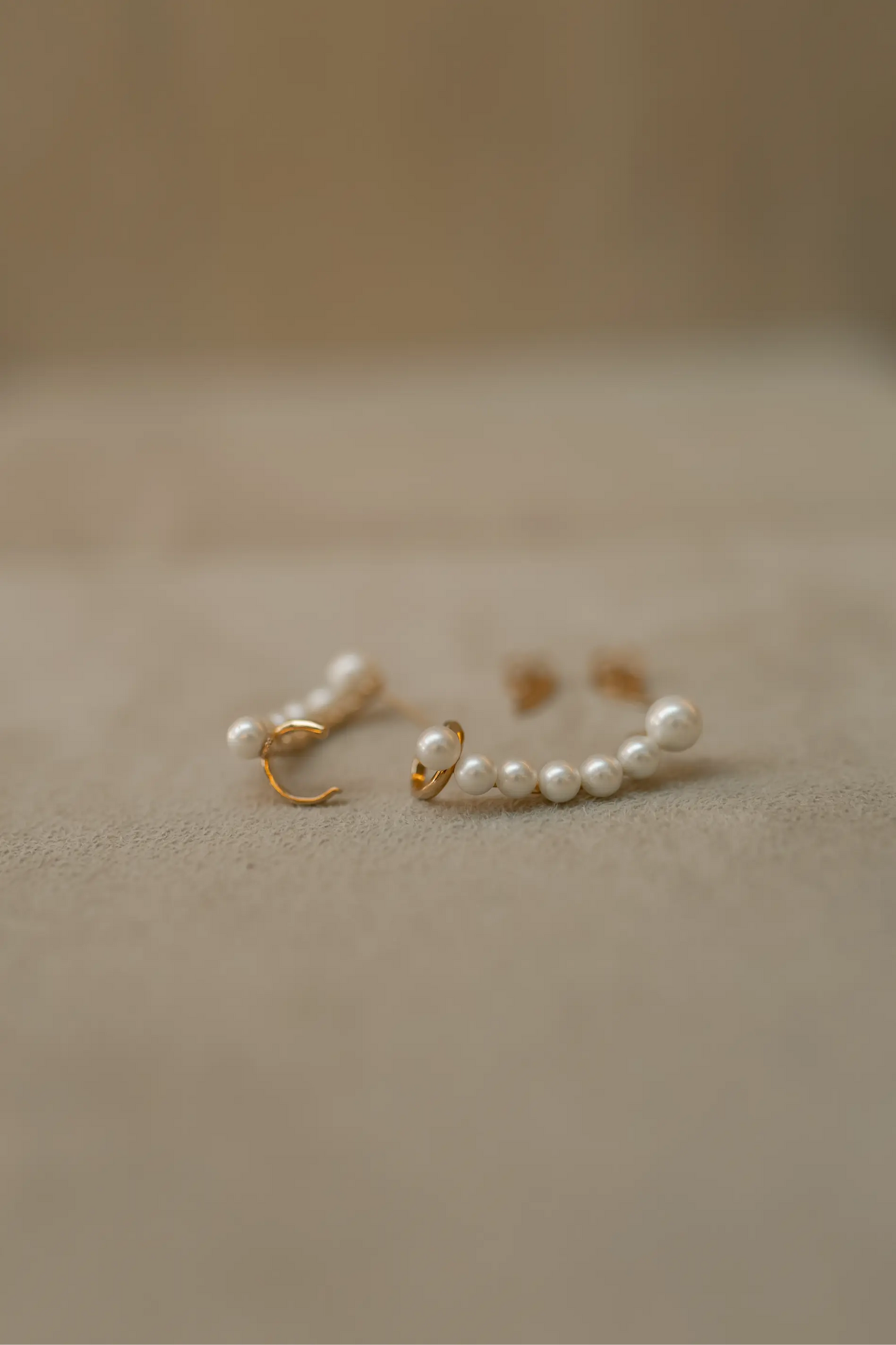 Brinco Ear Cuff Pérolas Dourado