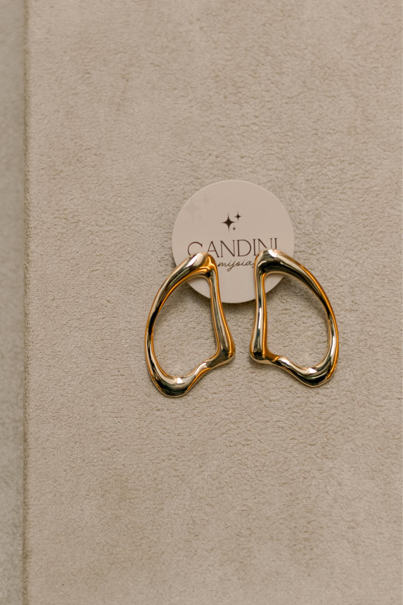 Brinco Orgânico Triangular Dourado