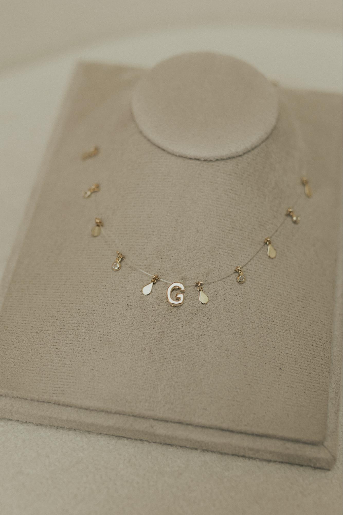 Colar Choker Nylon Letra Plaquinhas Dourado