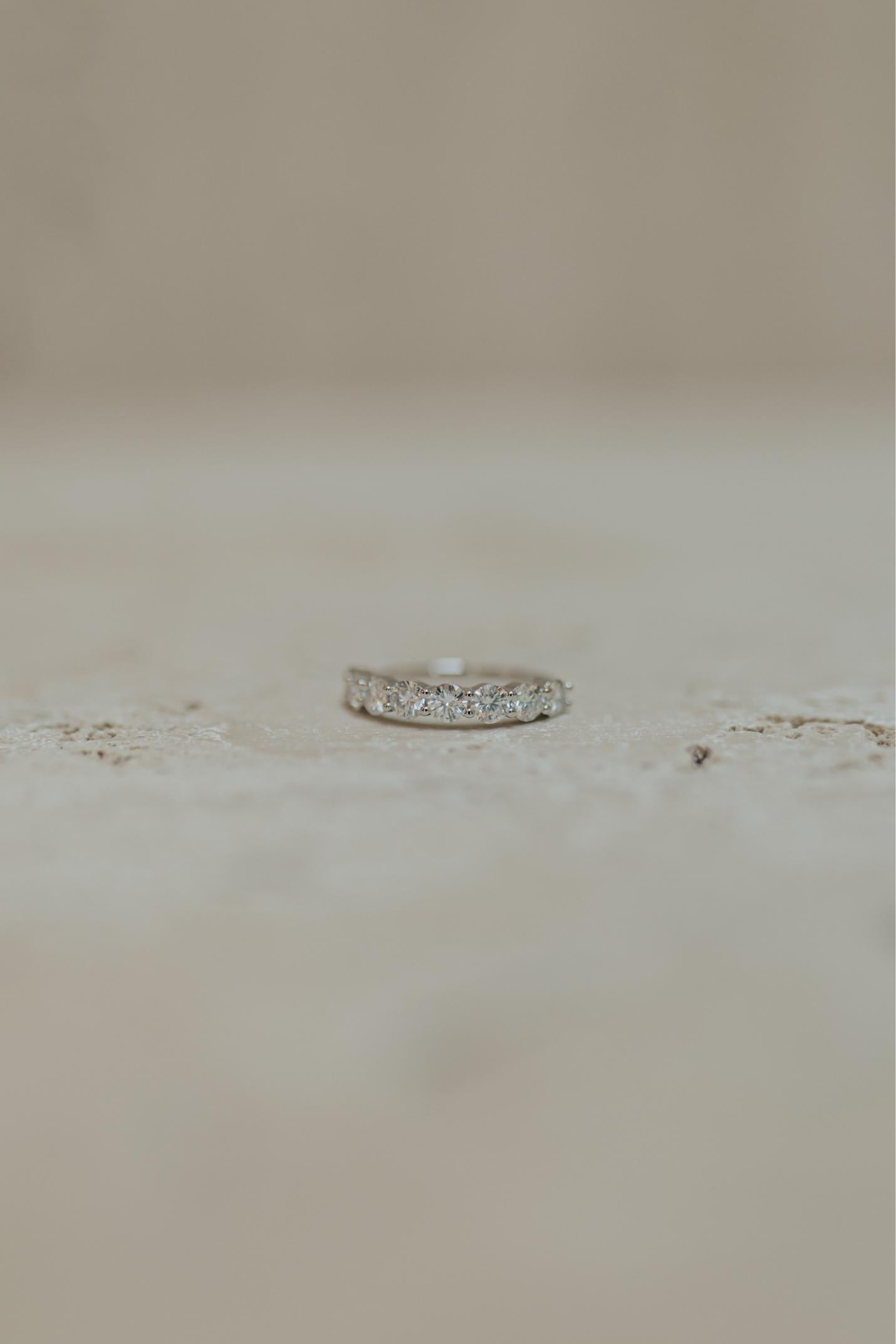 Anel Meia Cravação Ponto de Luz 4mm Moissanite Prata 925 Ródio Branco