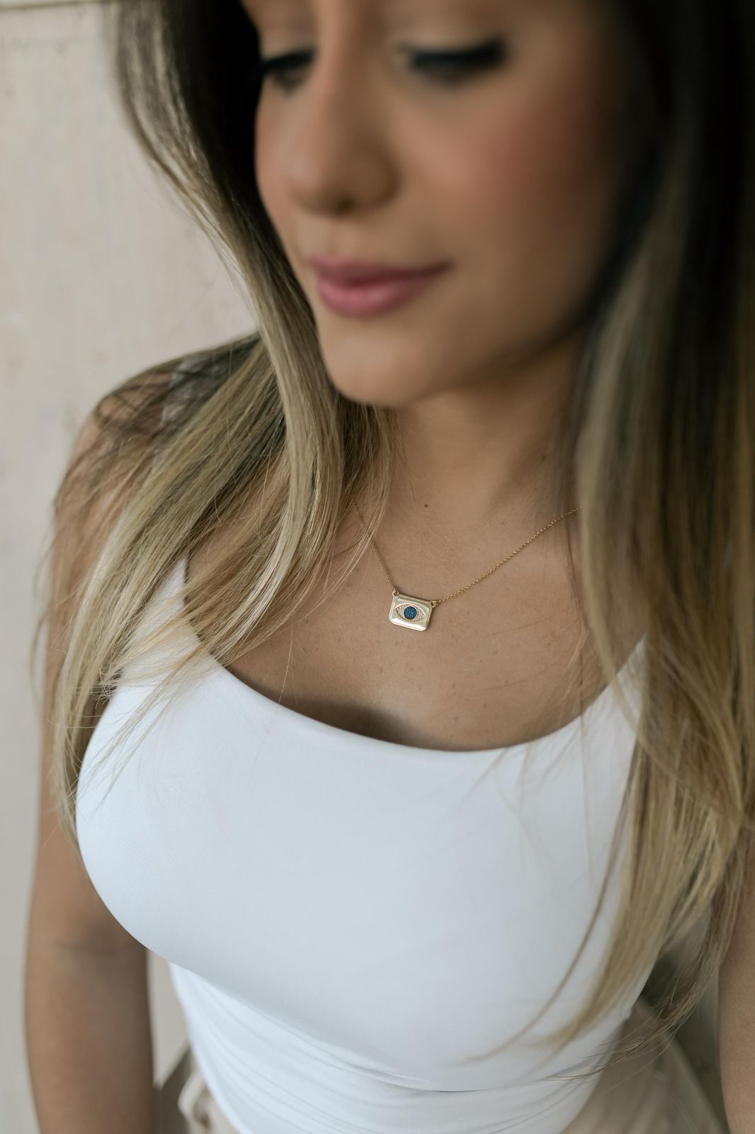 Colar de Placa com Olho Grego Dourado