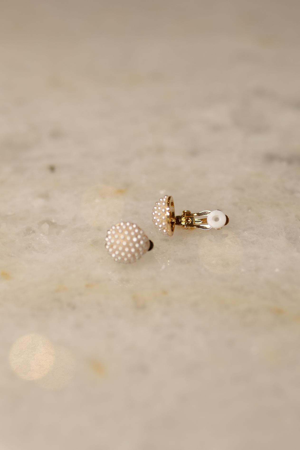 Brinco de Pressão Meia Esfera Micropérolas Dourado