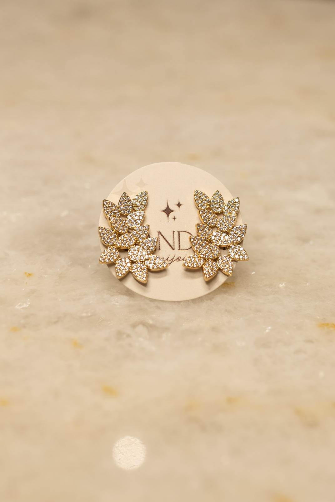 Brinco Ear Cuff Folhas Cravejado Dourado