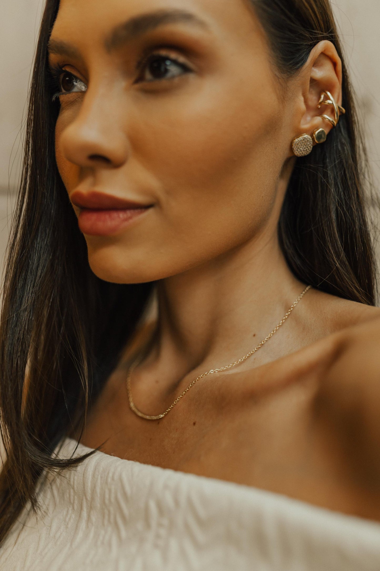 Colar com Pingente de Zircônias Cristal Ouro