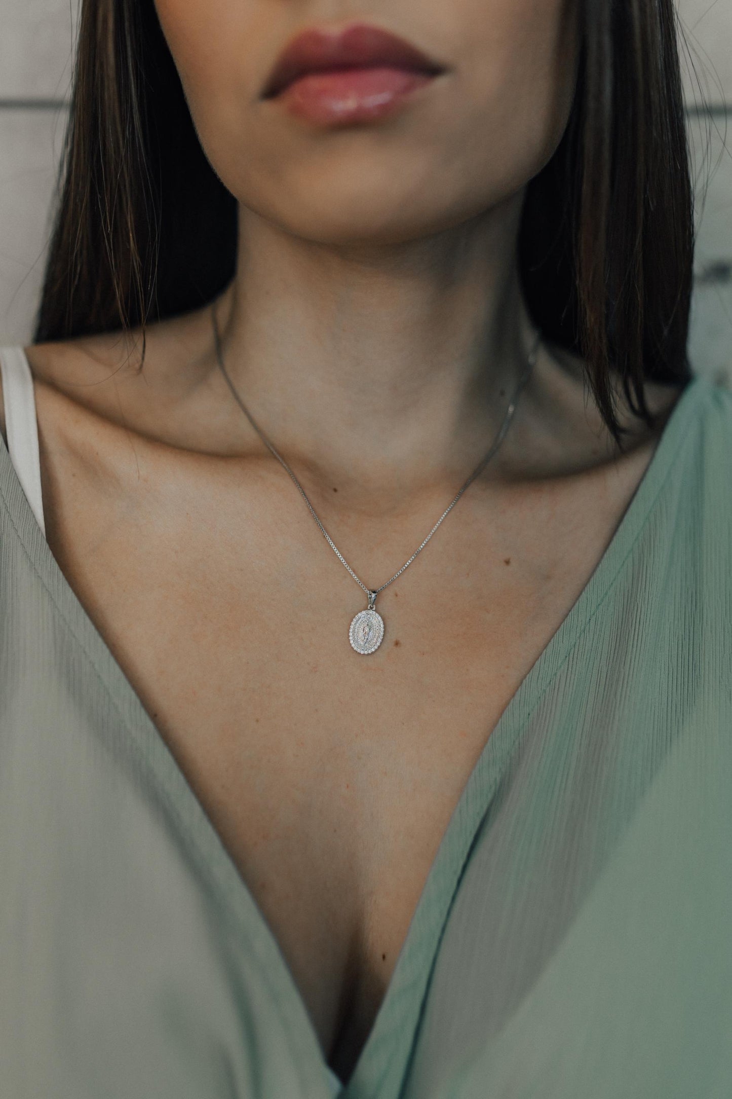 Colar Nossa Senhora de Guadalupe Mini Ródio Branco