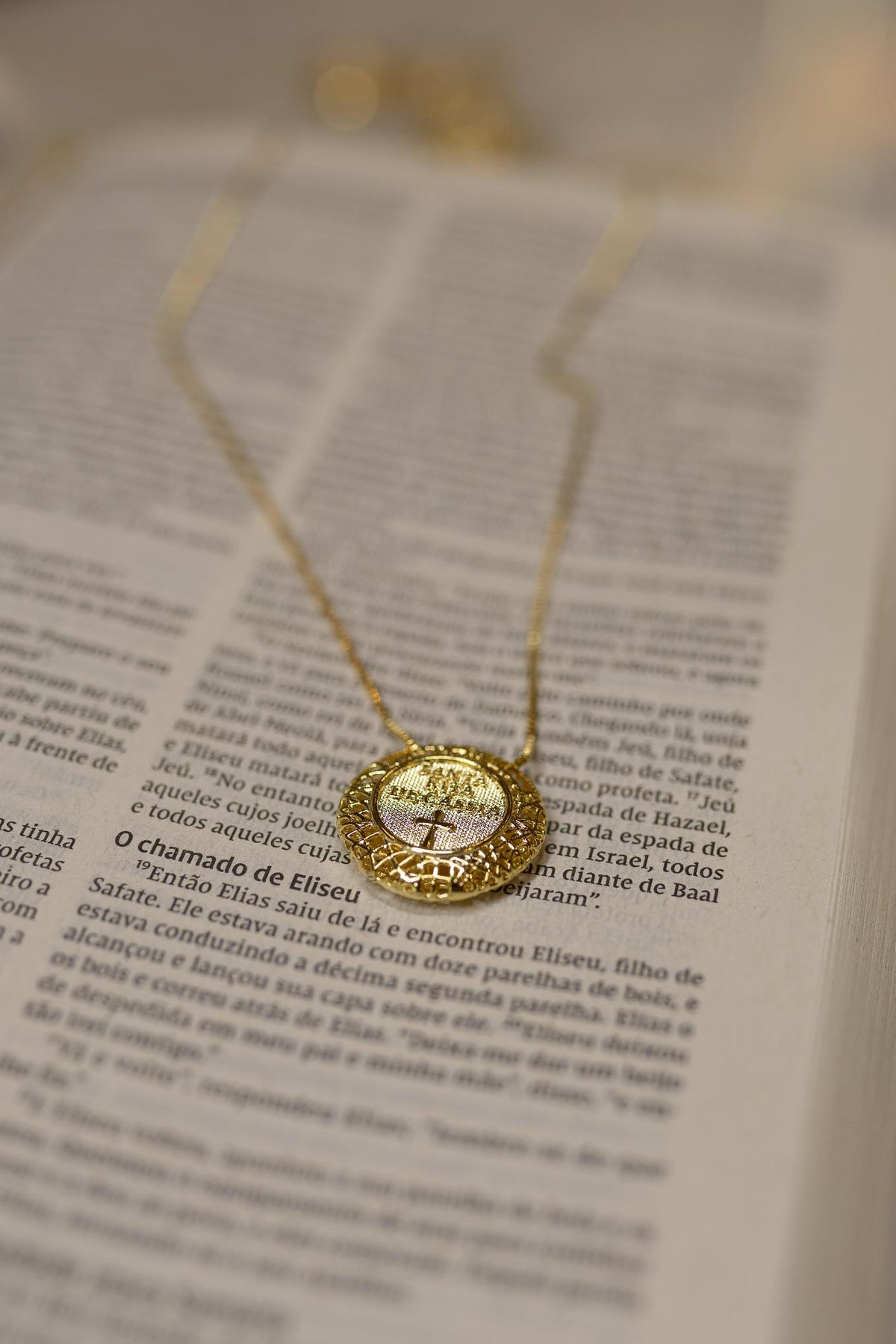 Colar Santa Rita de Cássia Dourado