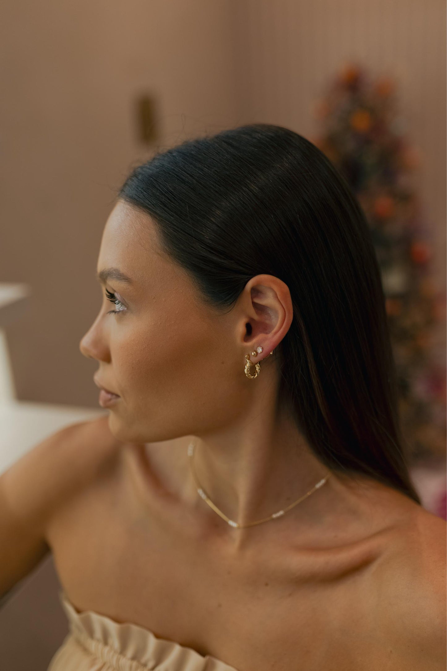 Colar Choker com Detalhes de Pérolas Ouro