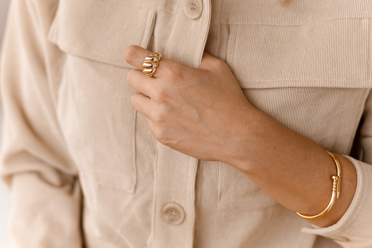 Bracelete Design Prego Dourado