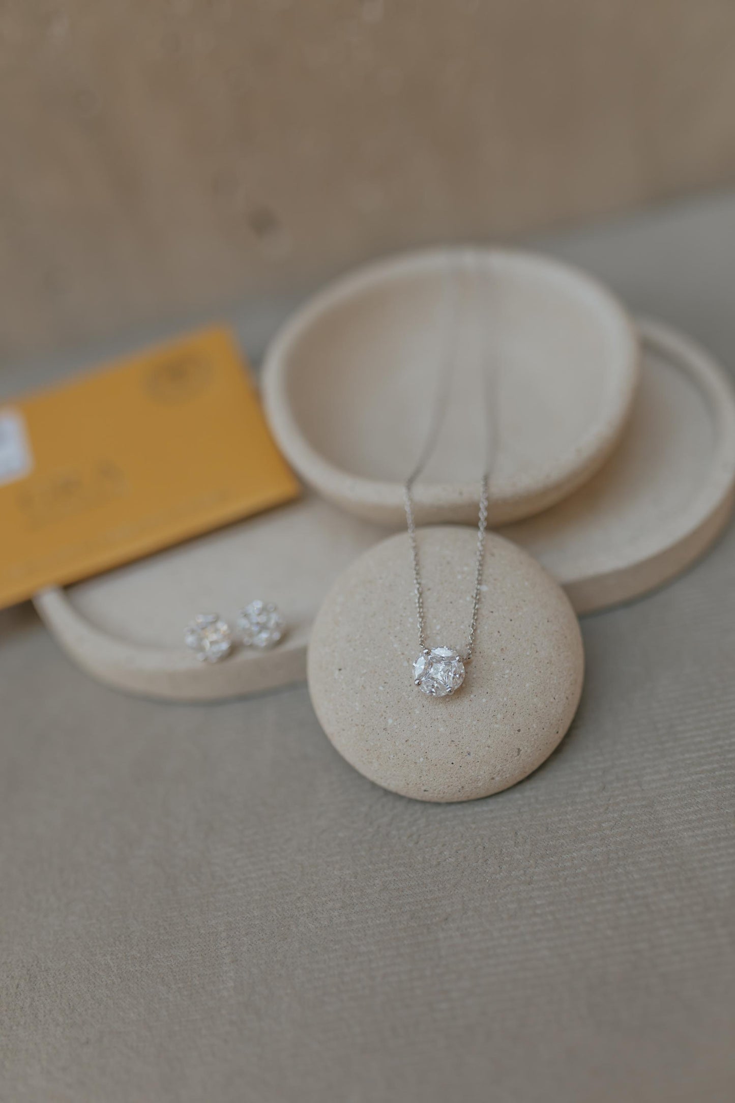 Brinco Illusion Moissanite 10mm Prata 925