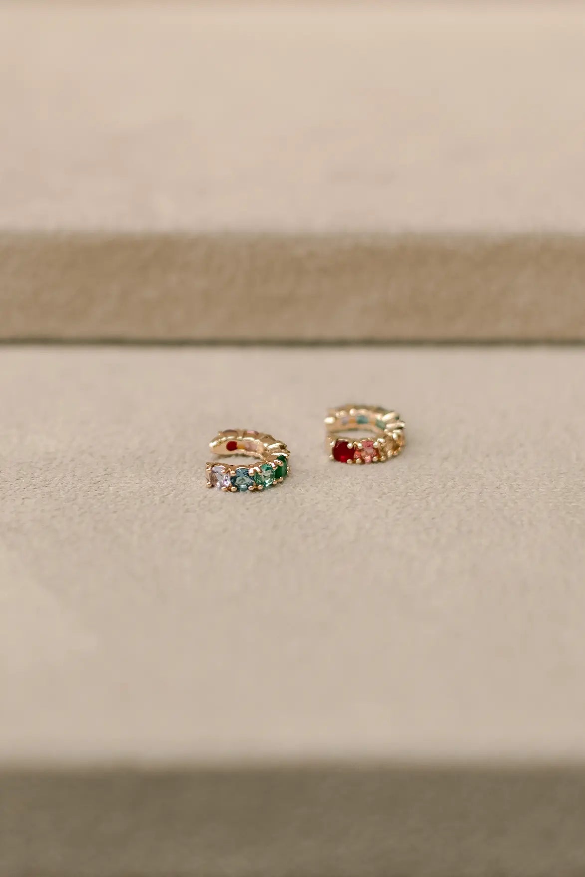 Piercing Fake Colorido Dourado