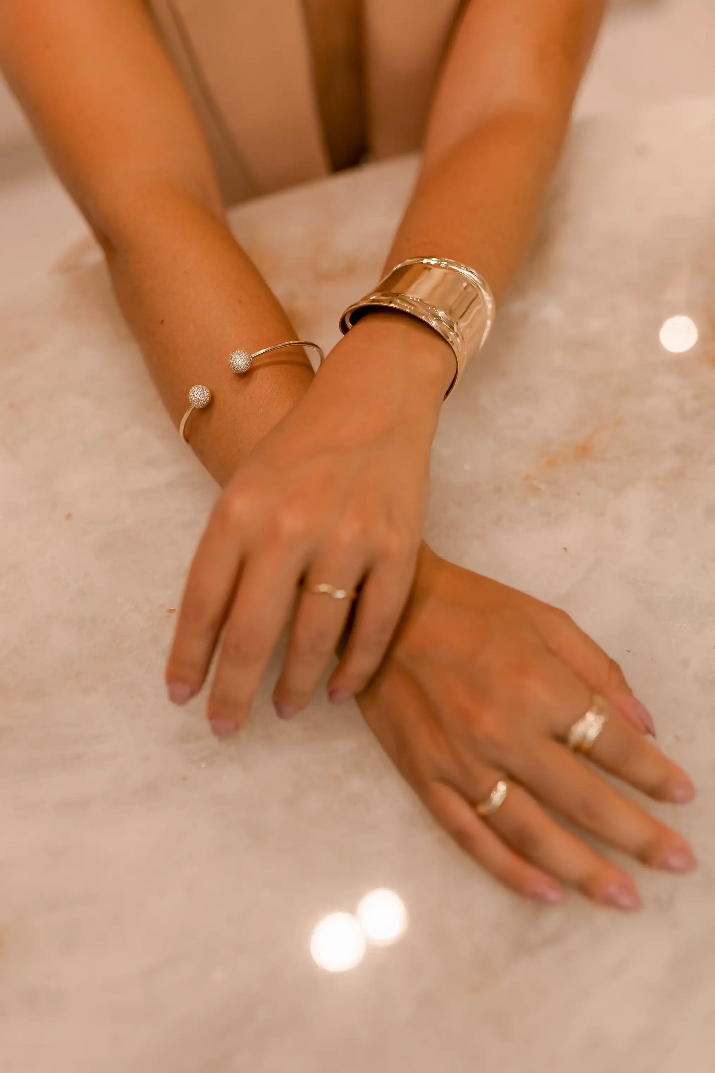 Bracelete Meia Esfera Cravejada Ouro