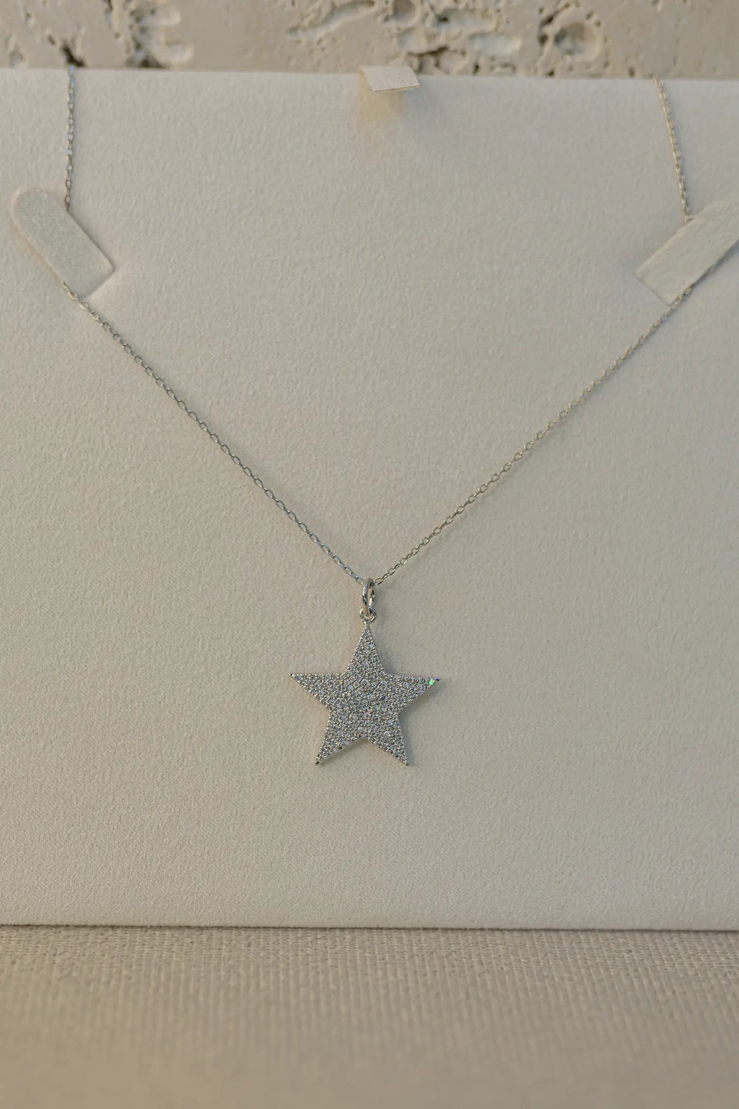 Colar Estrela Cravejado Ródio Branco