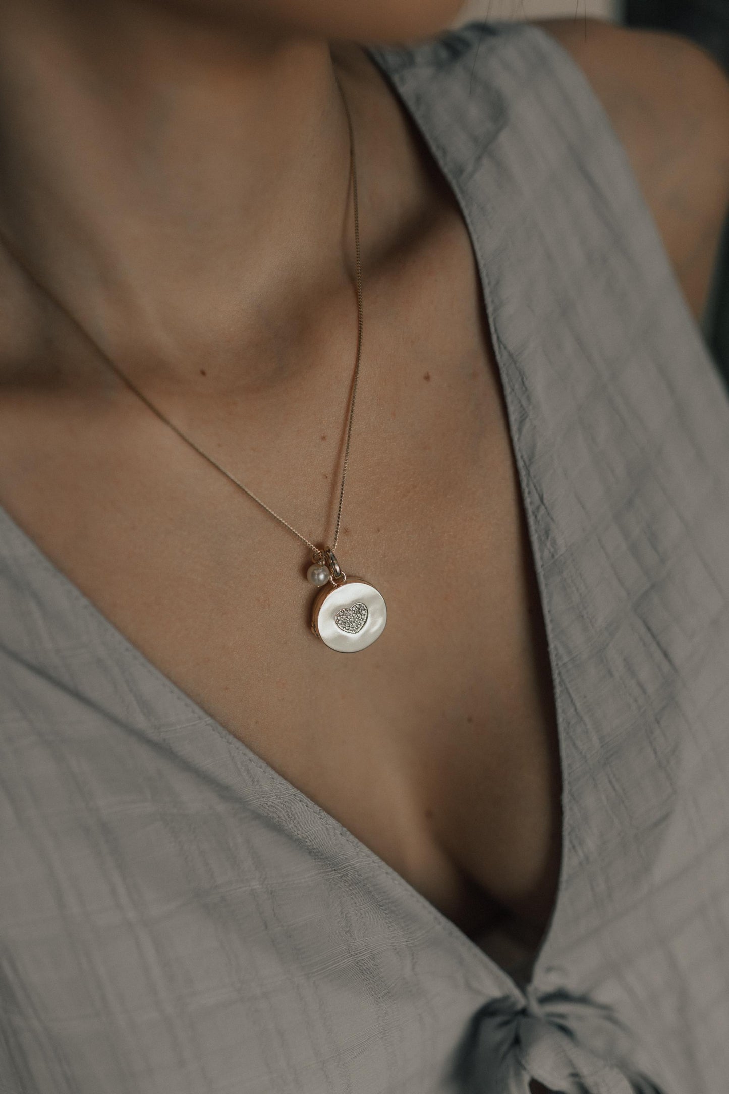 Colar Relicário com Coração Cravejado