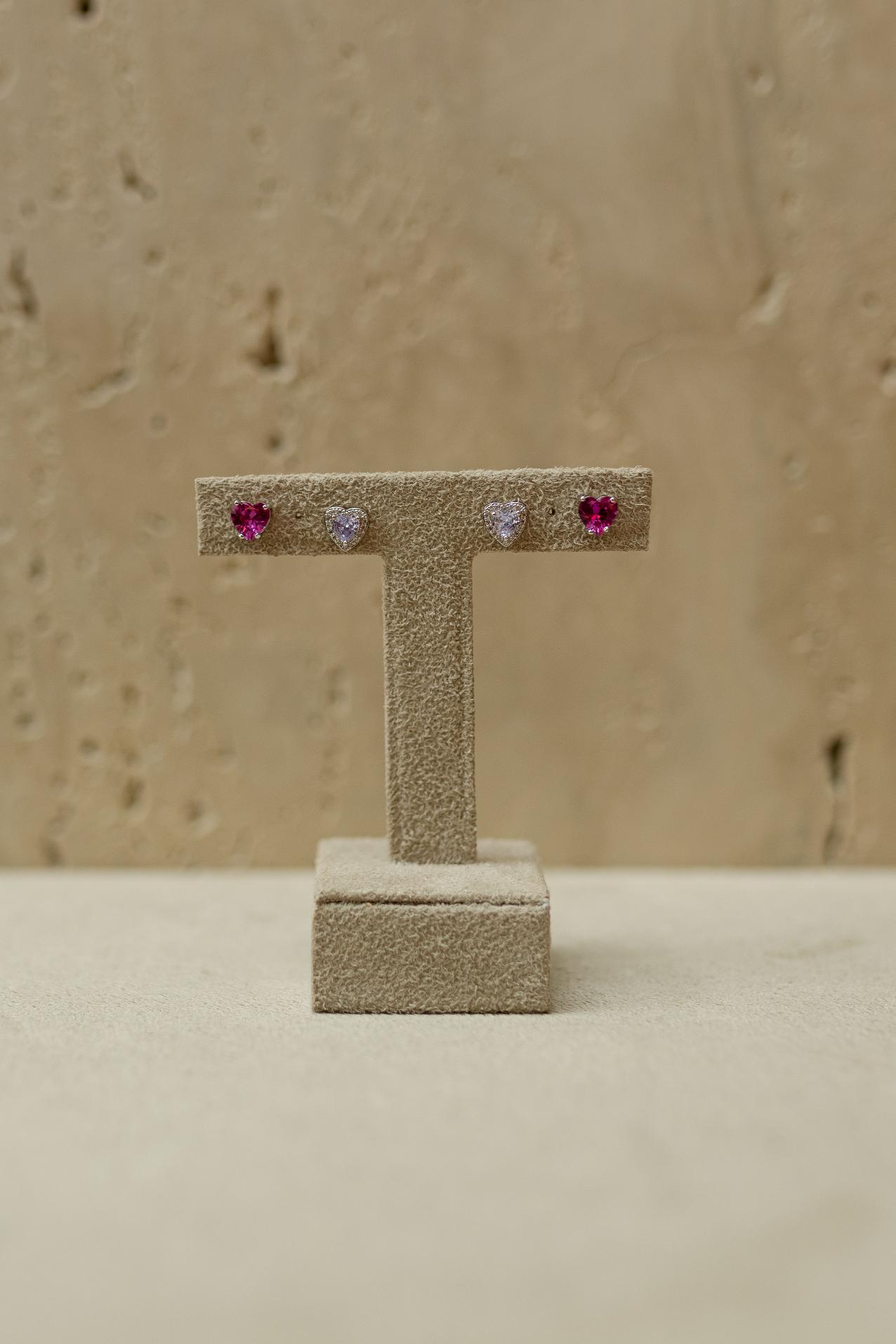 Brinco de Coração Rosa Ródio Branco