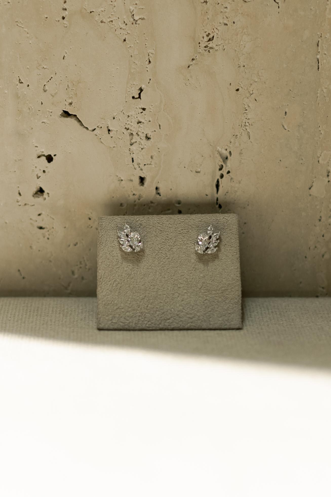 Brinco Mini Ear Cuff Navete Ródio Branco