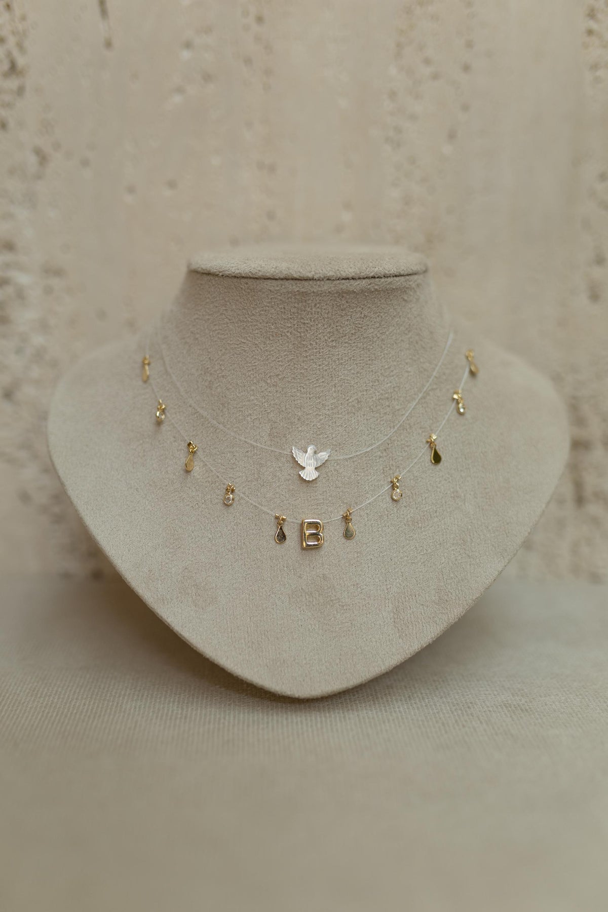 Colar de Nylon com Divino Espírito Santo Madrepérola Dourado