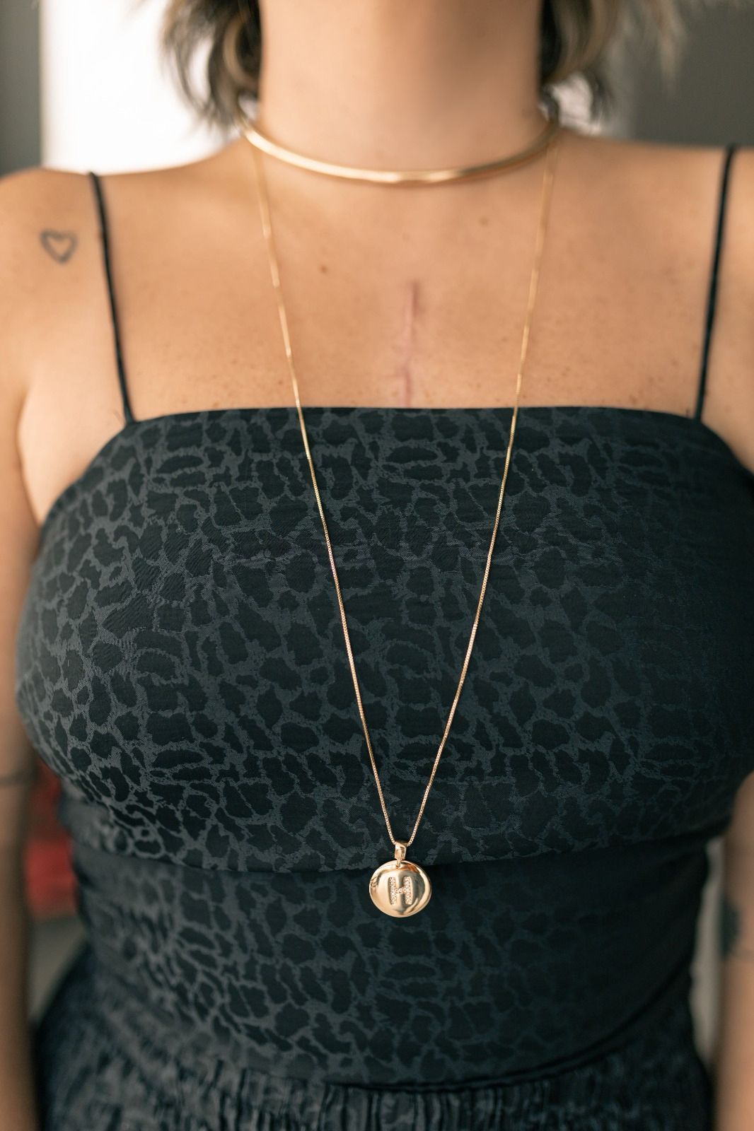 Colar Longo Letra Dourado