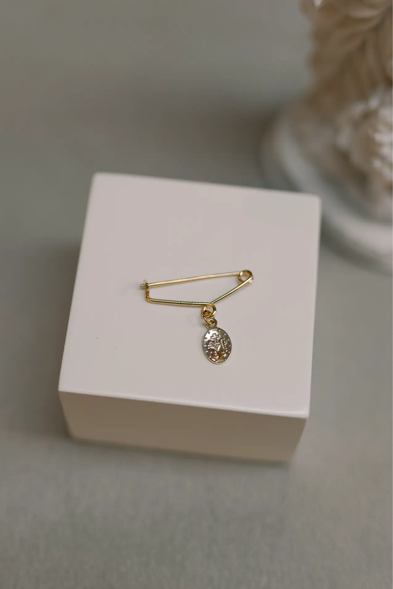 Alfinete Batizado Medalha Milagrosa Dourado