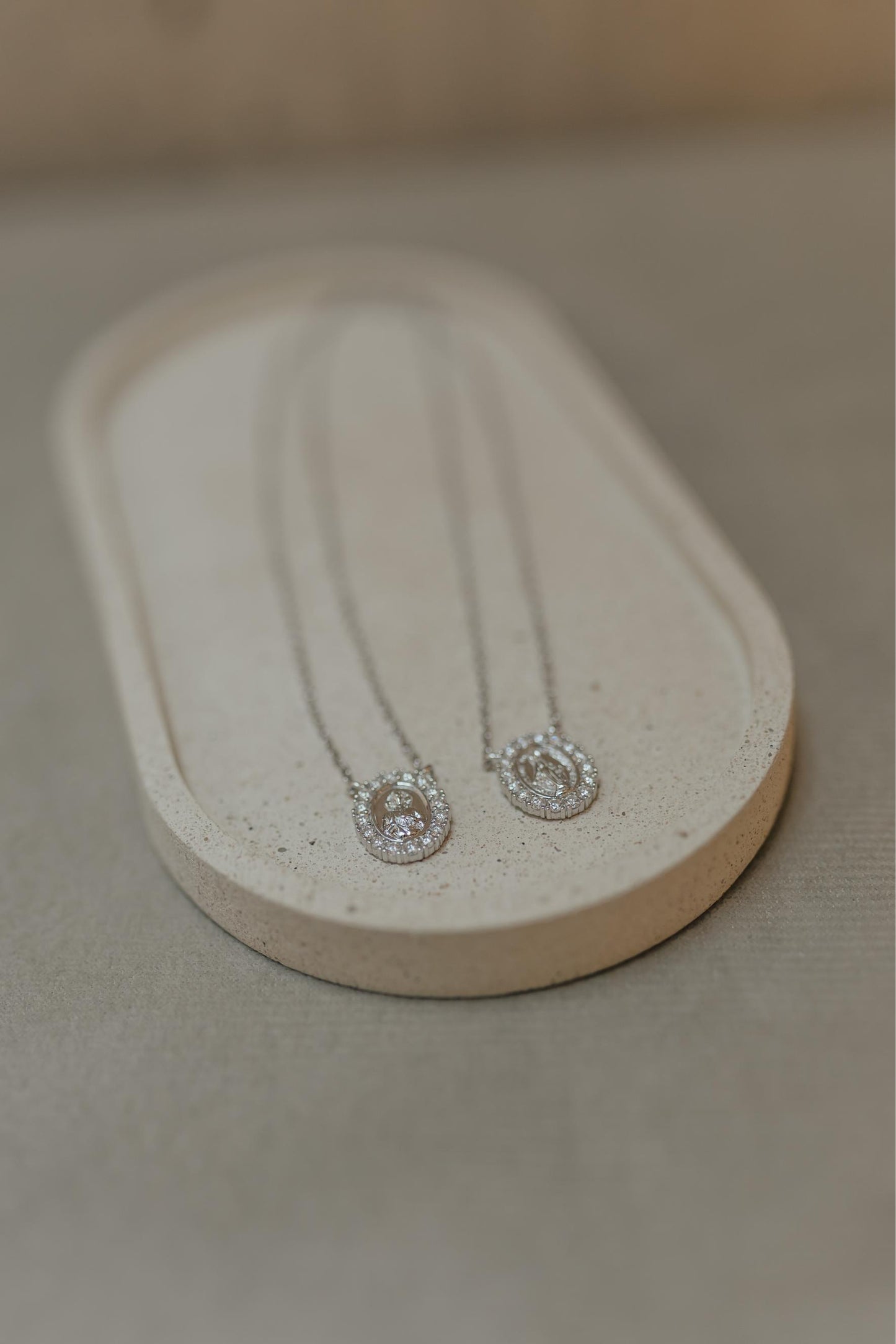 Colar Escapulário Oval Moissanite Prata 925