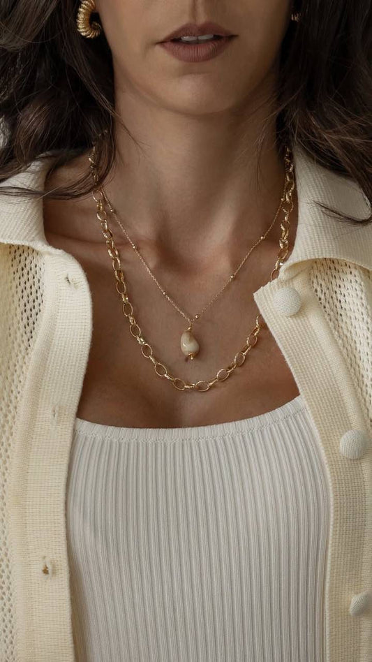 Colar Gota Resina Dourado