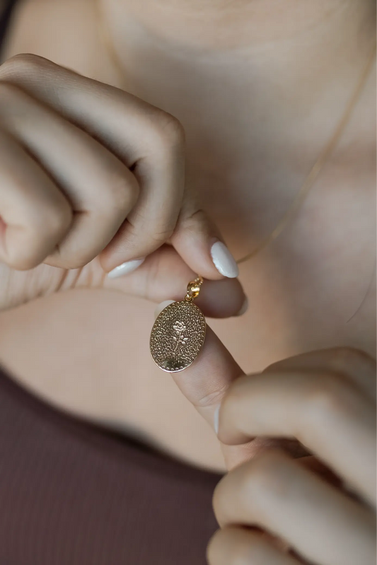 Colar Nossa Senhora de Guadalupe Dourado