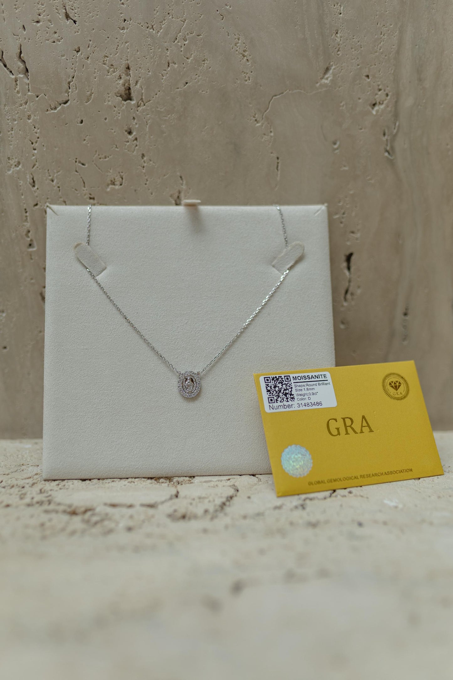 Colar Mini Nossa Senhora das Graças Moissanite Prata 925 Ródio Branco