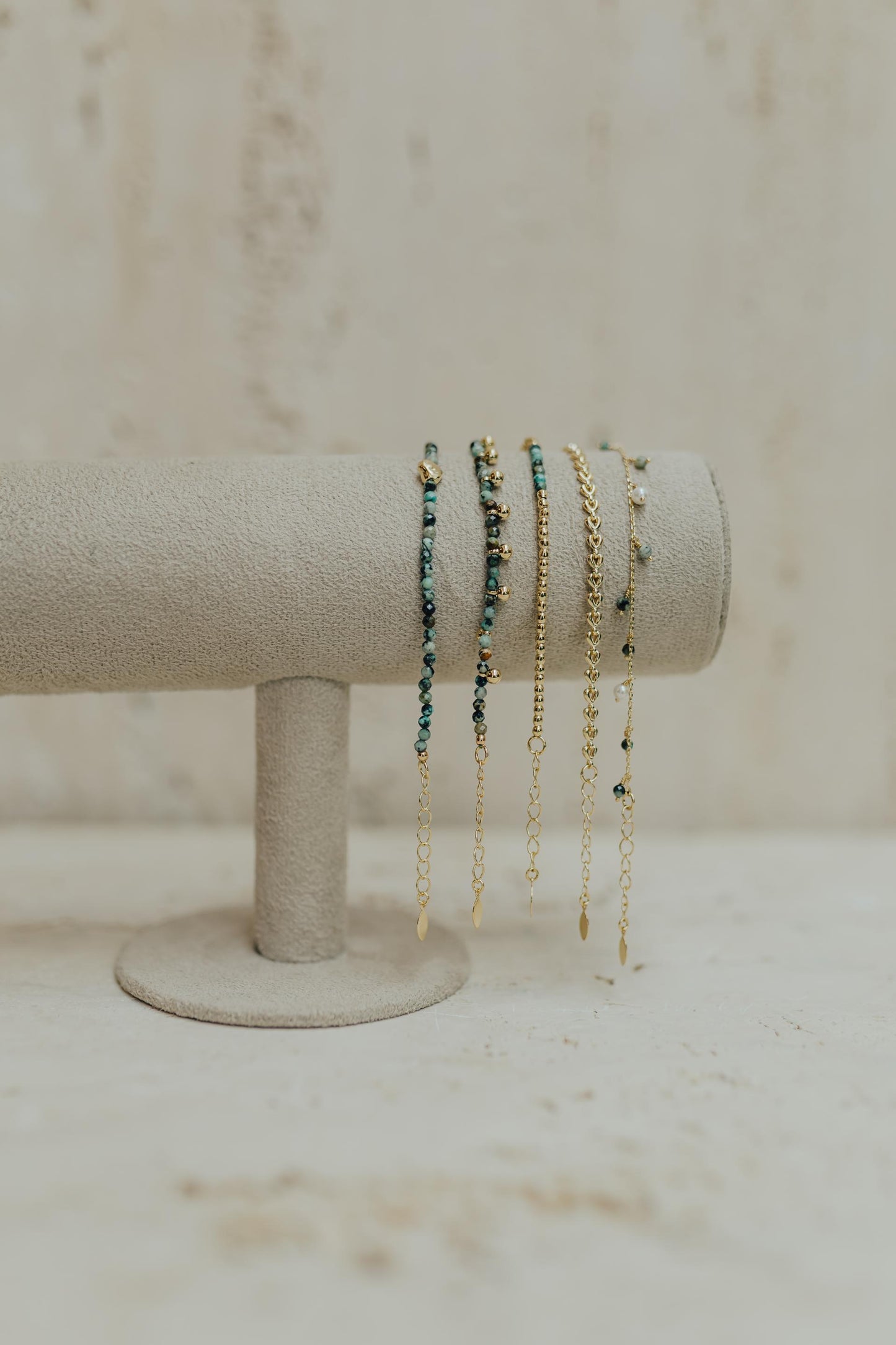 Pulseira Pérolas e Turmalina Africana Dourado