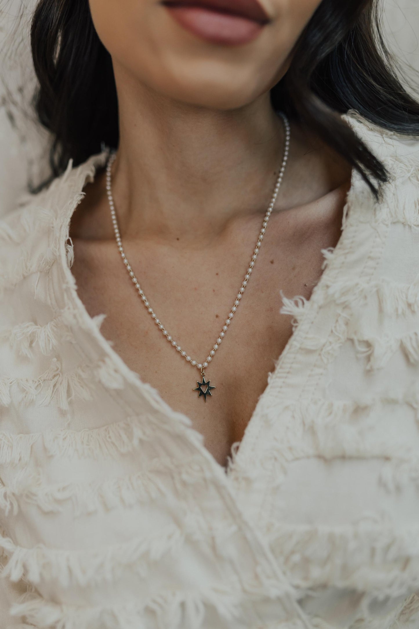 Colar de Pérolas com Pingente Star Heart Dourado