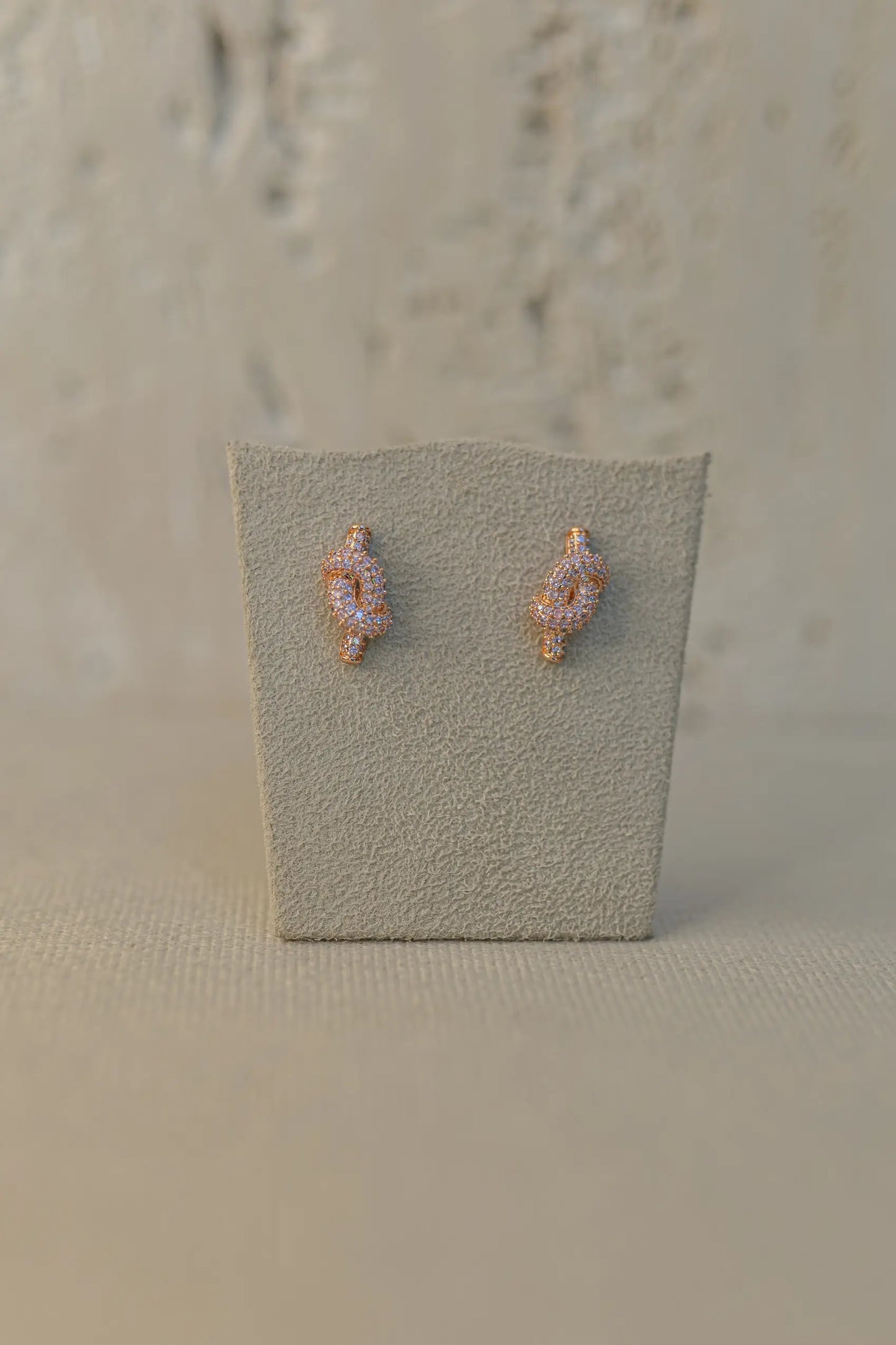 Brinco Nó Cravejado Rose Gold