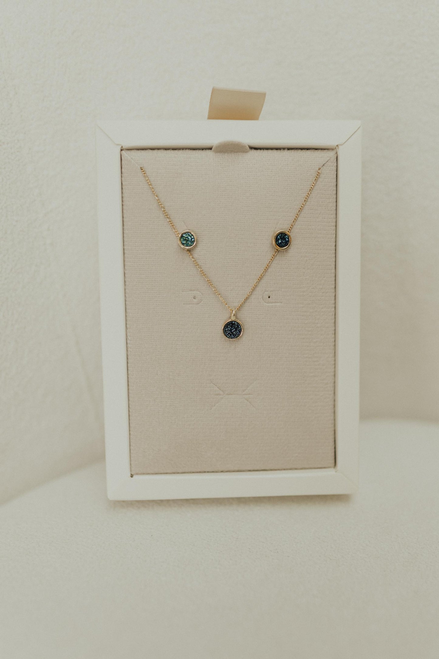 Conjunto Redondo Drusa Dourado