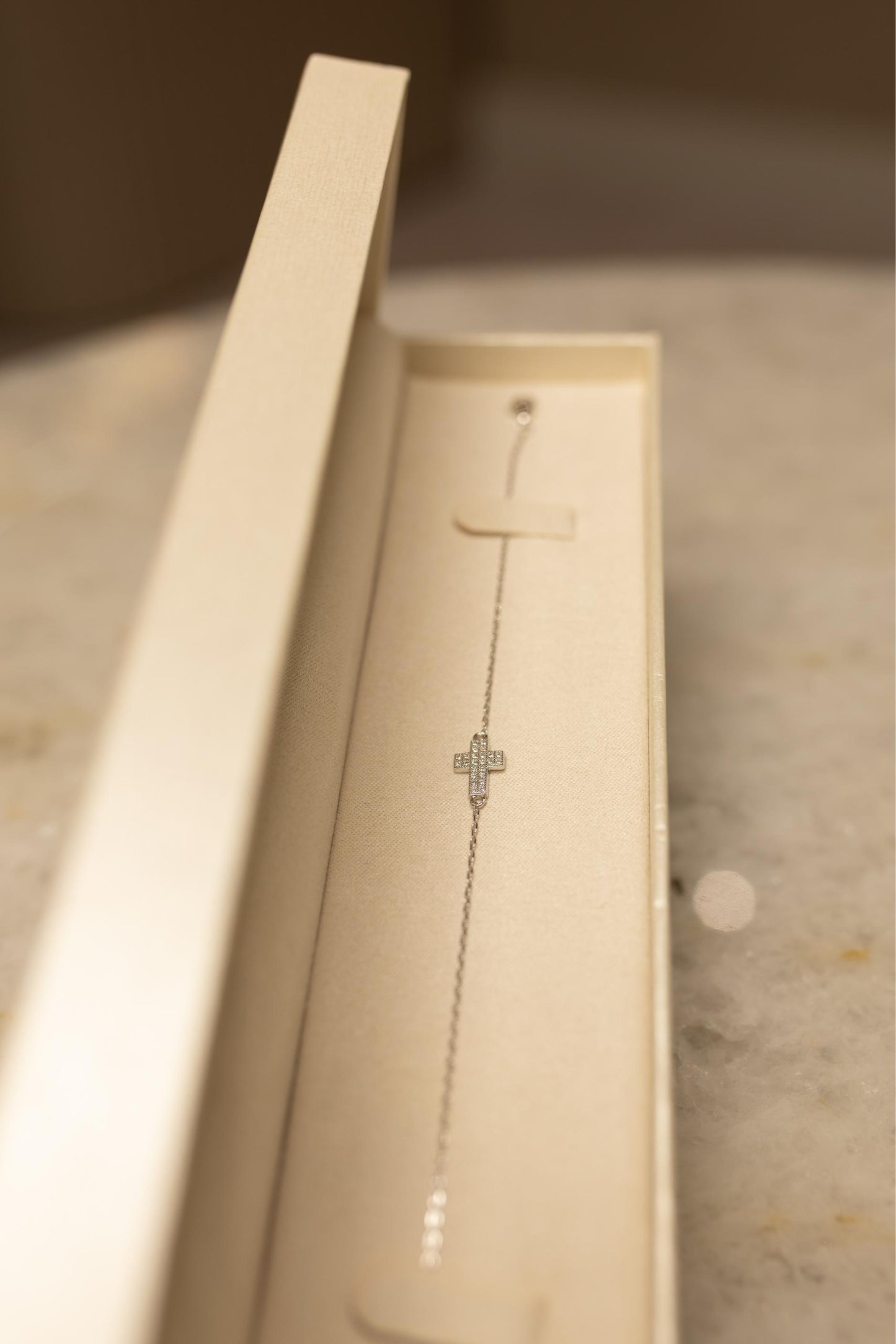 Pulseira Crucifixo Cravação Moissanite Prata 925 Ródio Branco