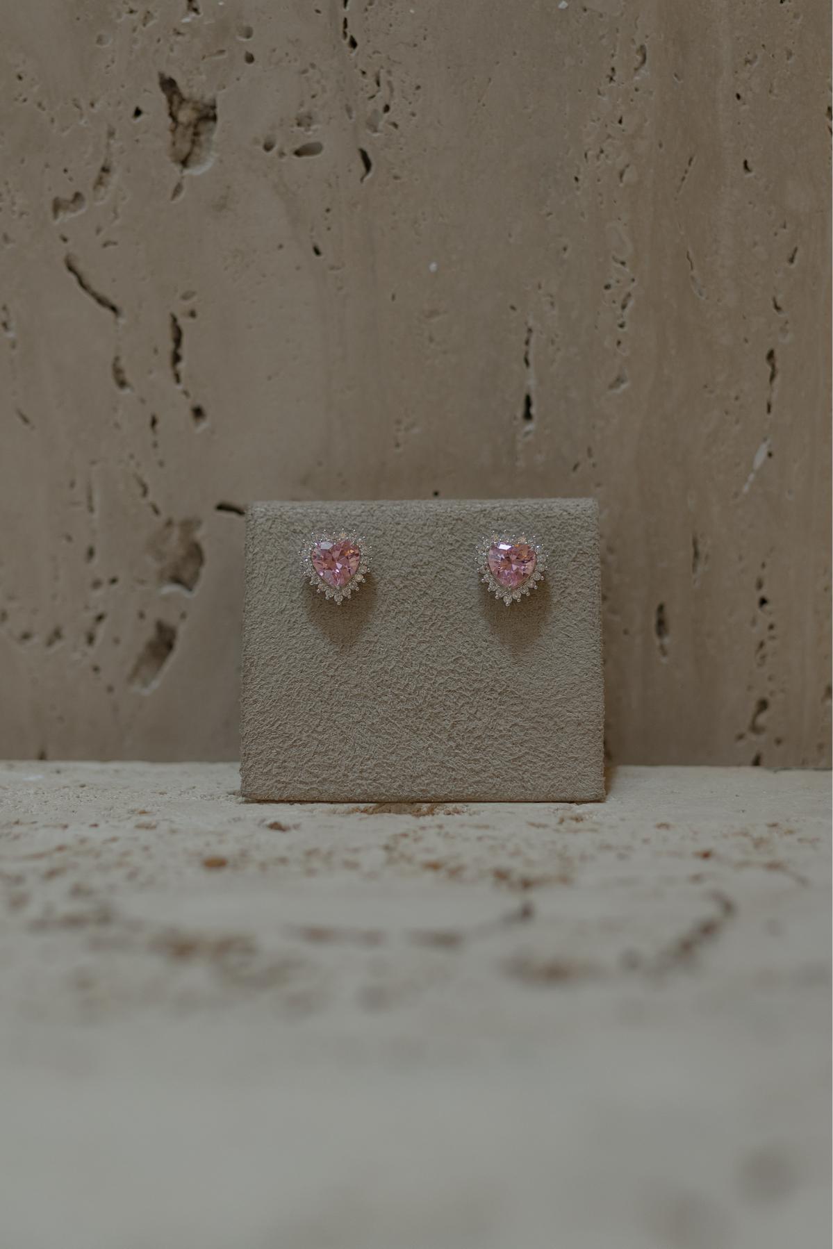 Brinco Coração Borda Cravejada Rosa Ródio Branco