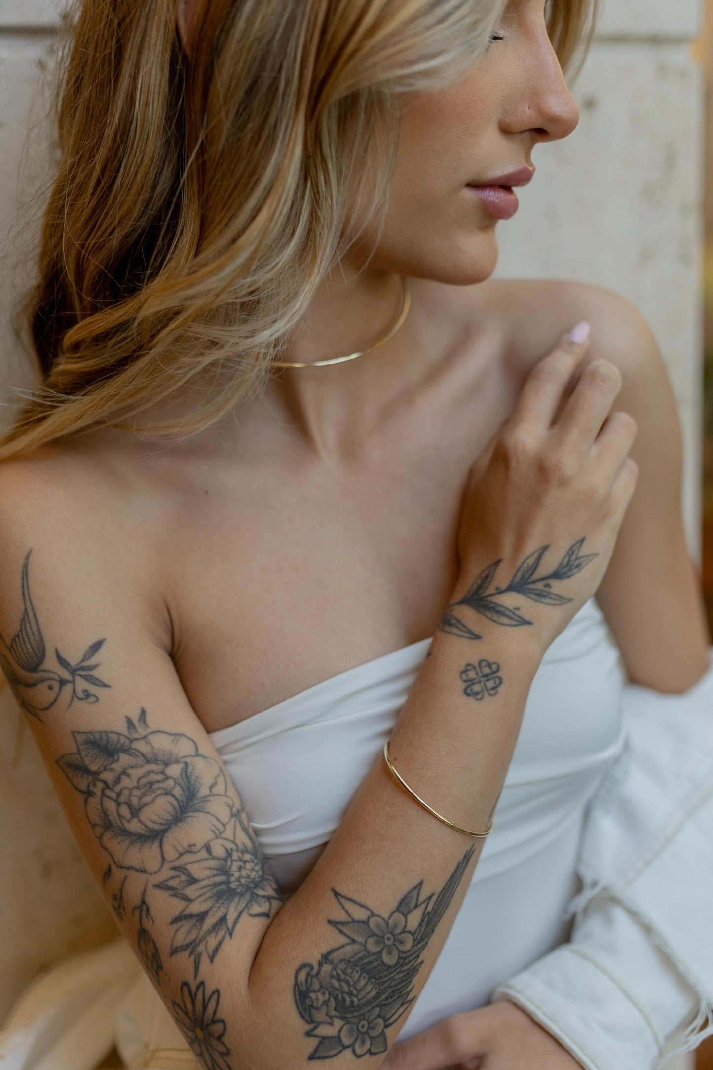 Choker Aro Tubo Slim Dourado