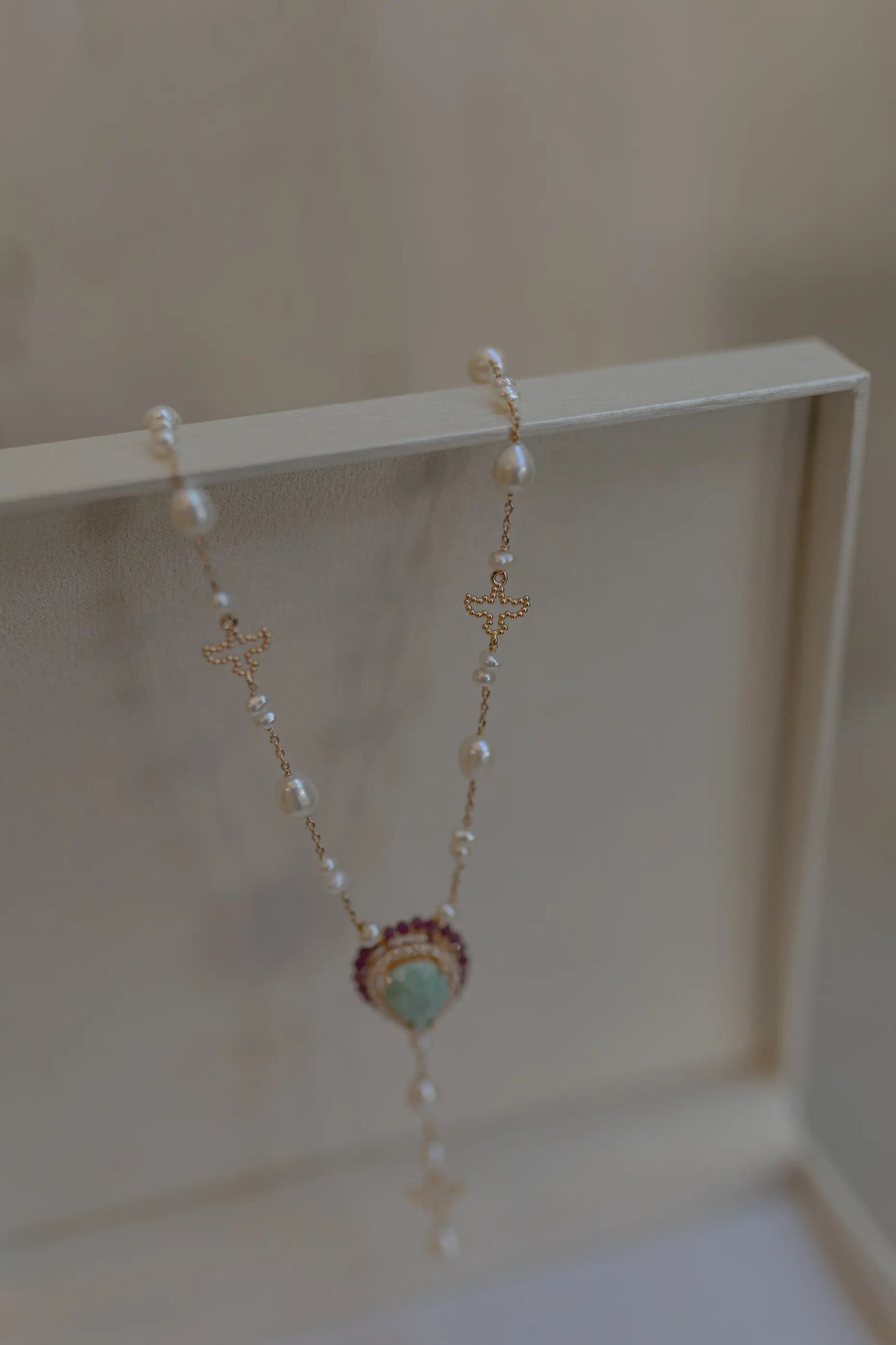 Colar Terço Gota Cravejada Pedras Naturais Dourado