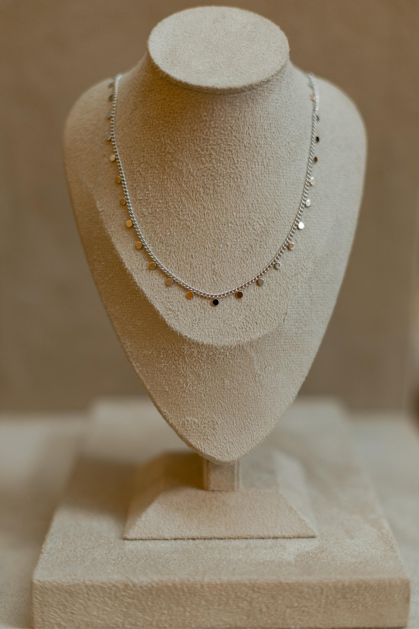 Choker Bolinhas Achatadas Ródio Branco