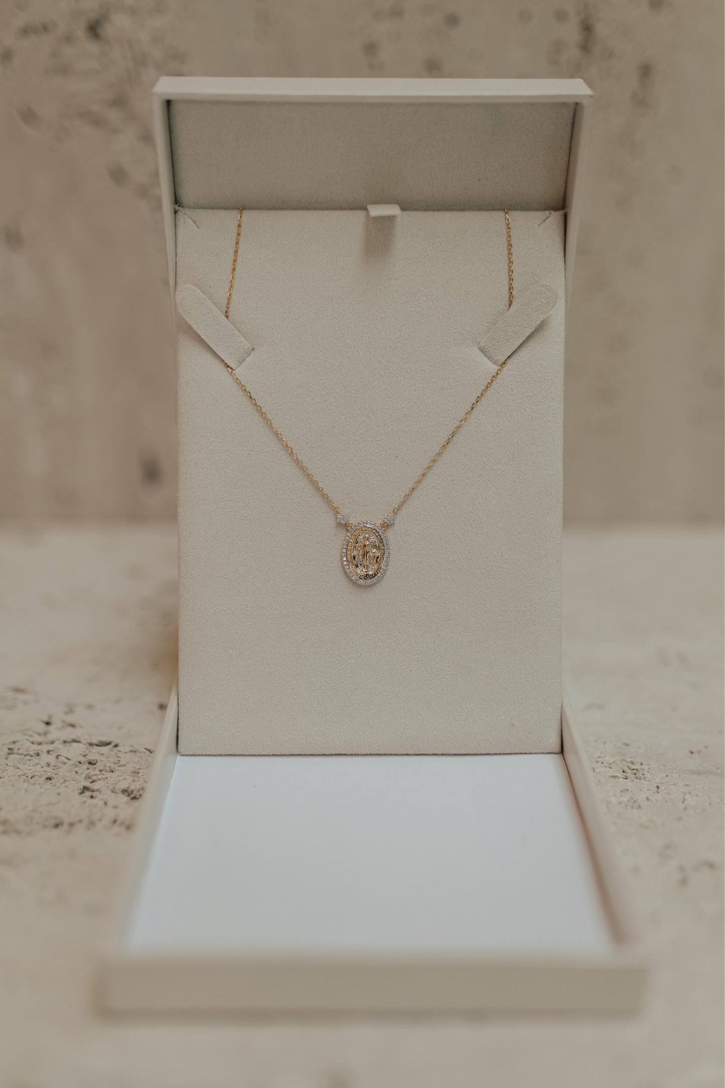 Colar Nossa Senhora das Graças Moissanite Prata 925 Dourado