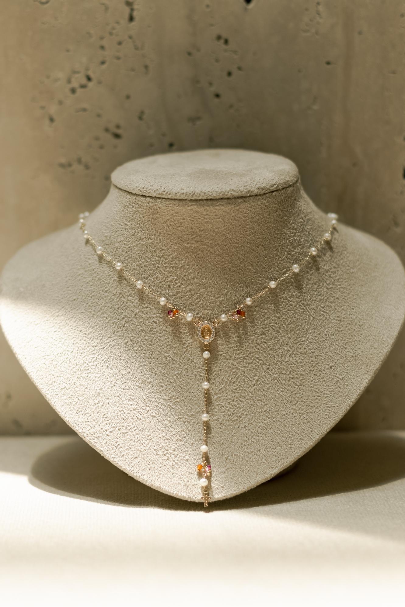 Colar Terço Nossa Senhora das Graças com Pérolas e Cristais Ouro