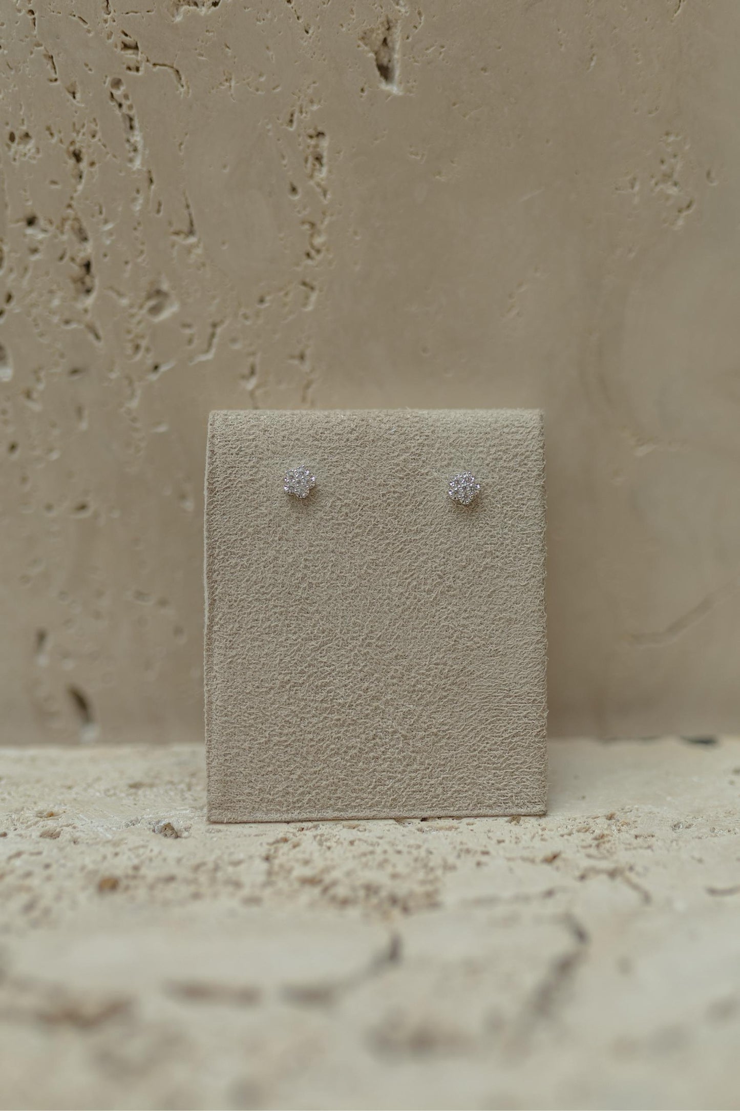 Brinco Mini Flor Cristal Ródio Branco