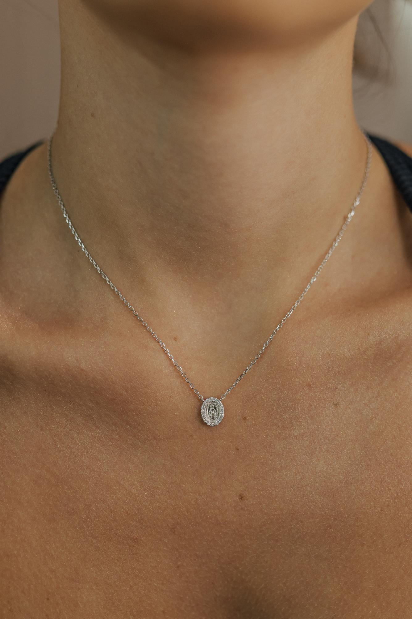 Colar Oval Mini Nossa Senhora das Graças Moissanite Prata 925