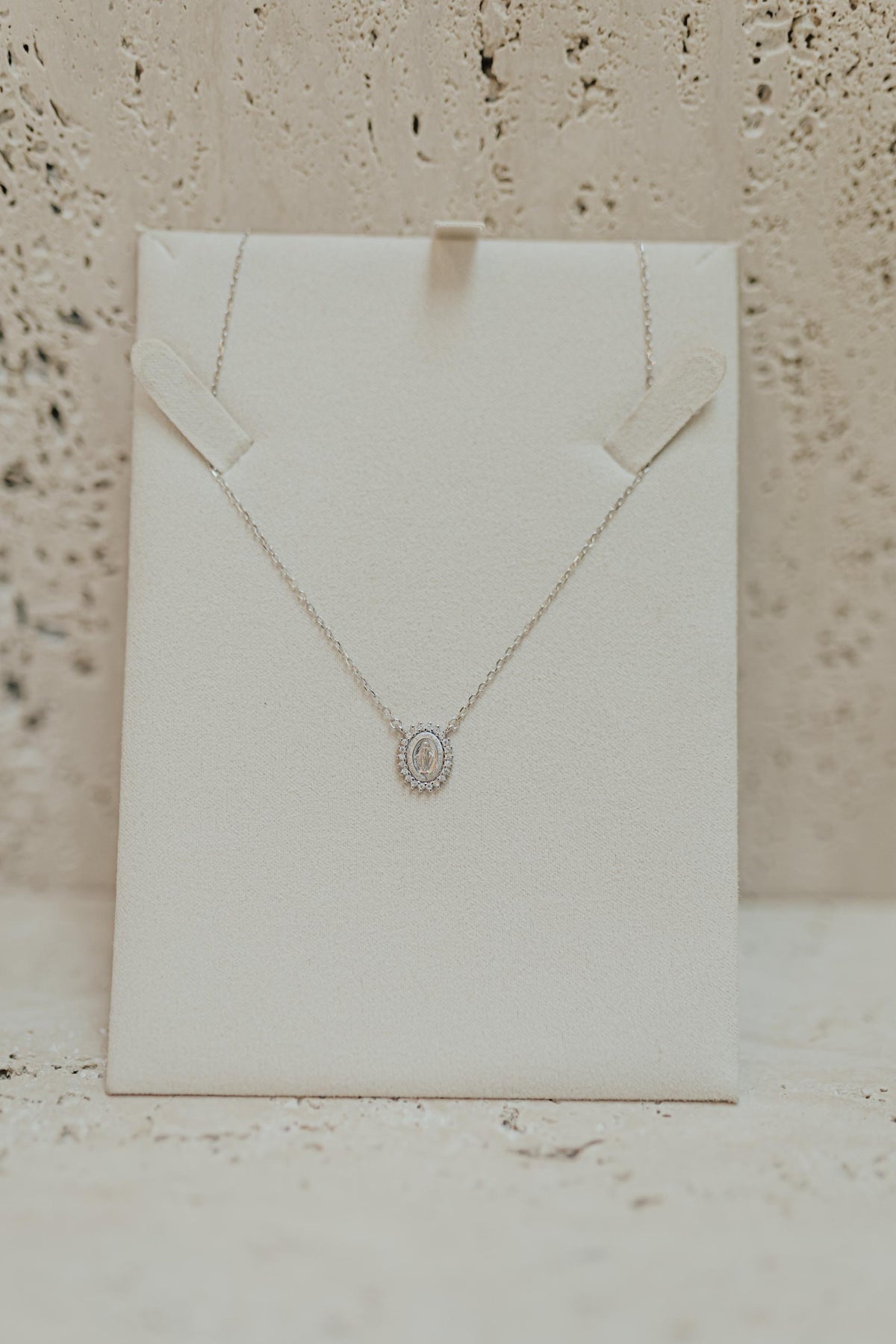 Colar Mini Nossa Senhora das Graças Moissanite 3 Pontas Prata 925 Ródio Branco