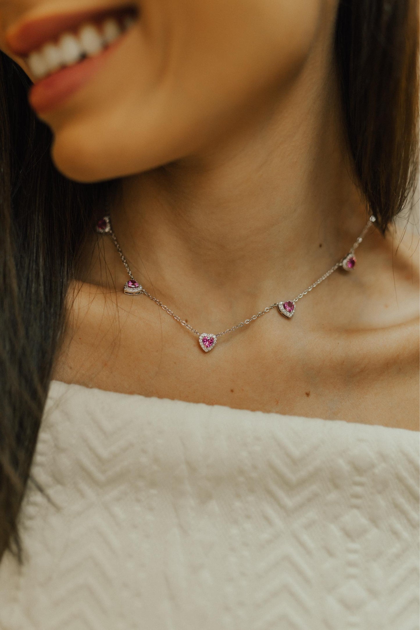 Colar Choker 5 Corações Rubelita Ródio Branco
